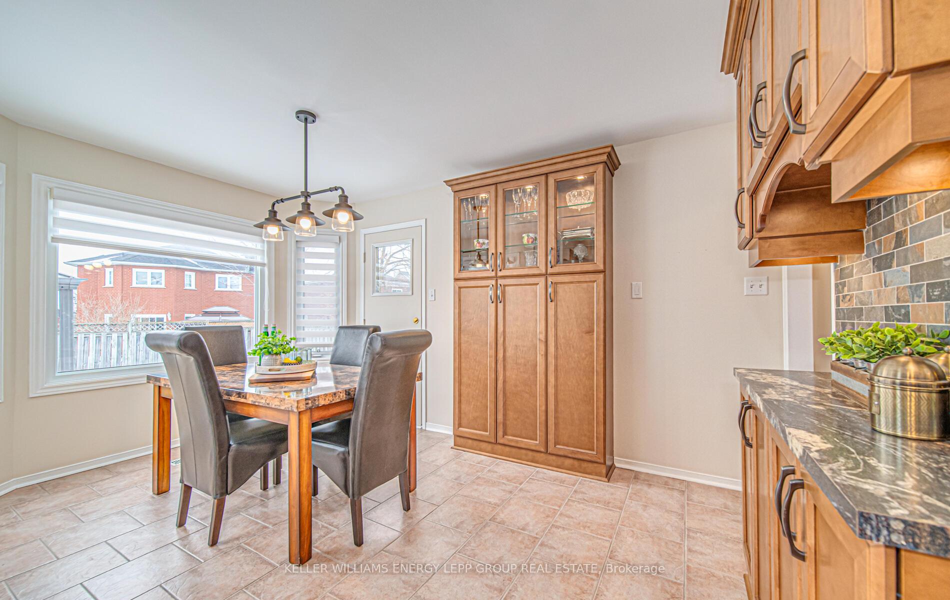 Photo 17 of 38 Fencerow Drive, Whitby, Rolling Acres — HOMEH