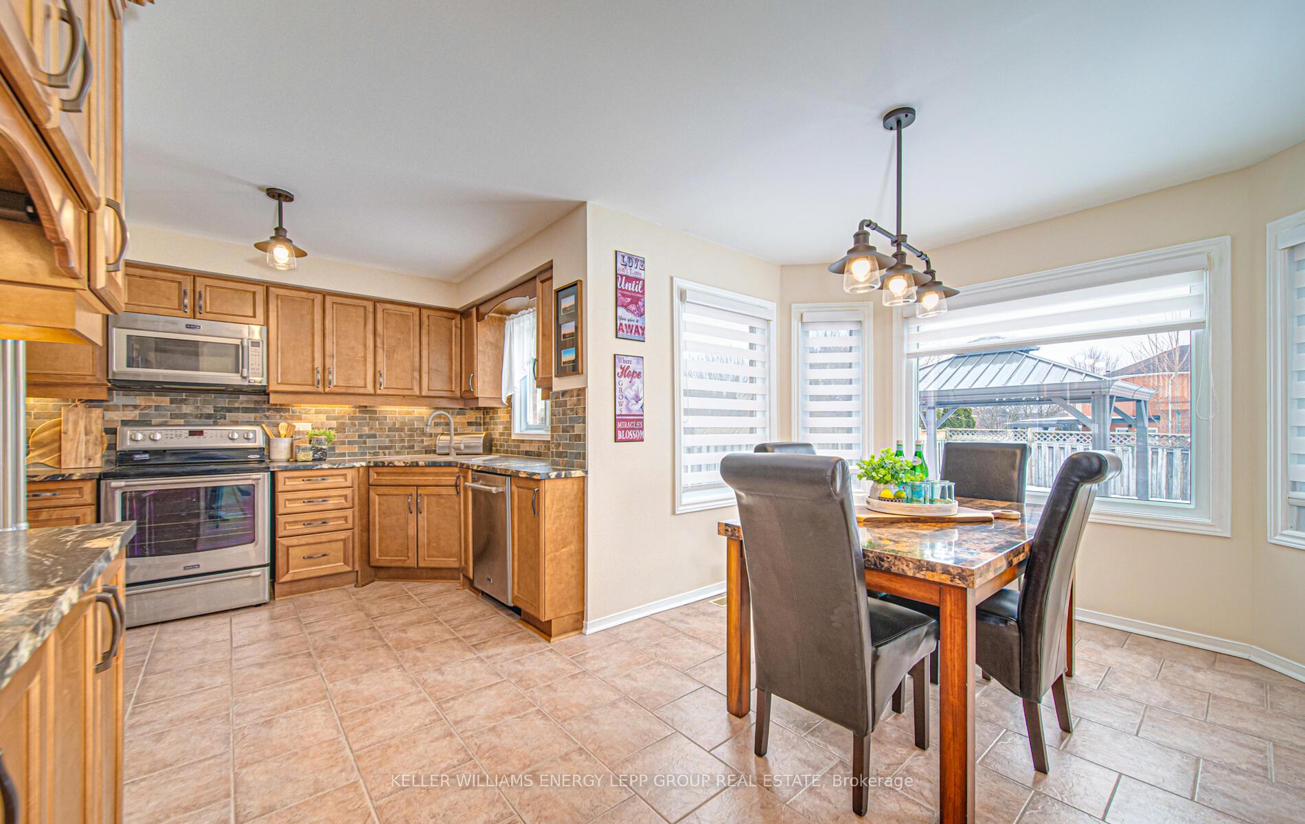 Photo 18 of 38 Fencerow Drive, Whitby, Rolling Acres — HOMEH