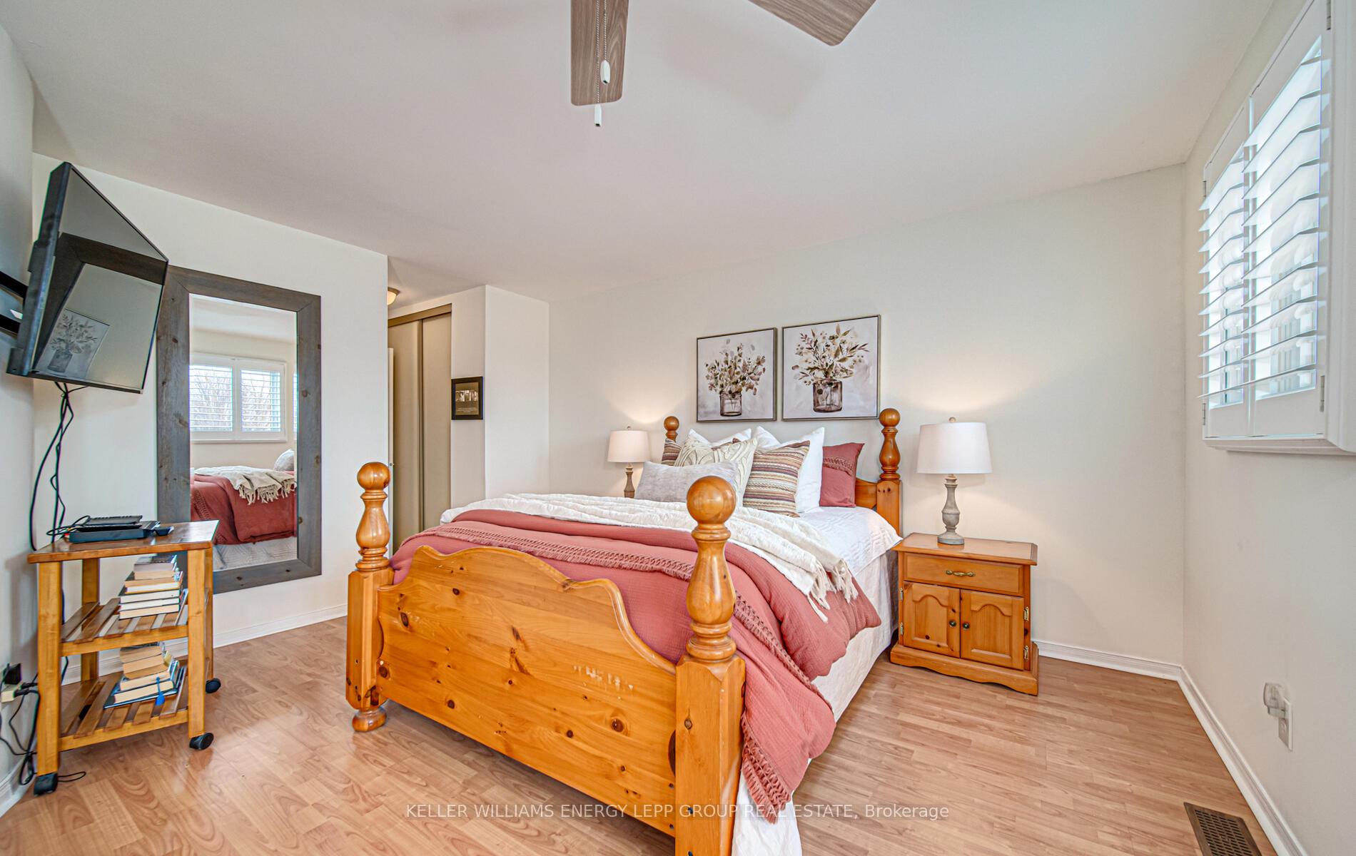 Photo 24 of 38 Fencerow Drive, Whitby, Rolling Acres — HOMEH