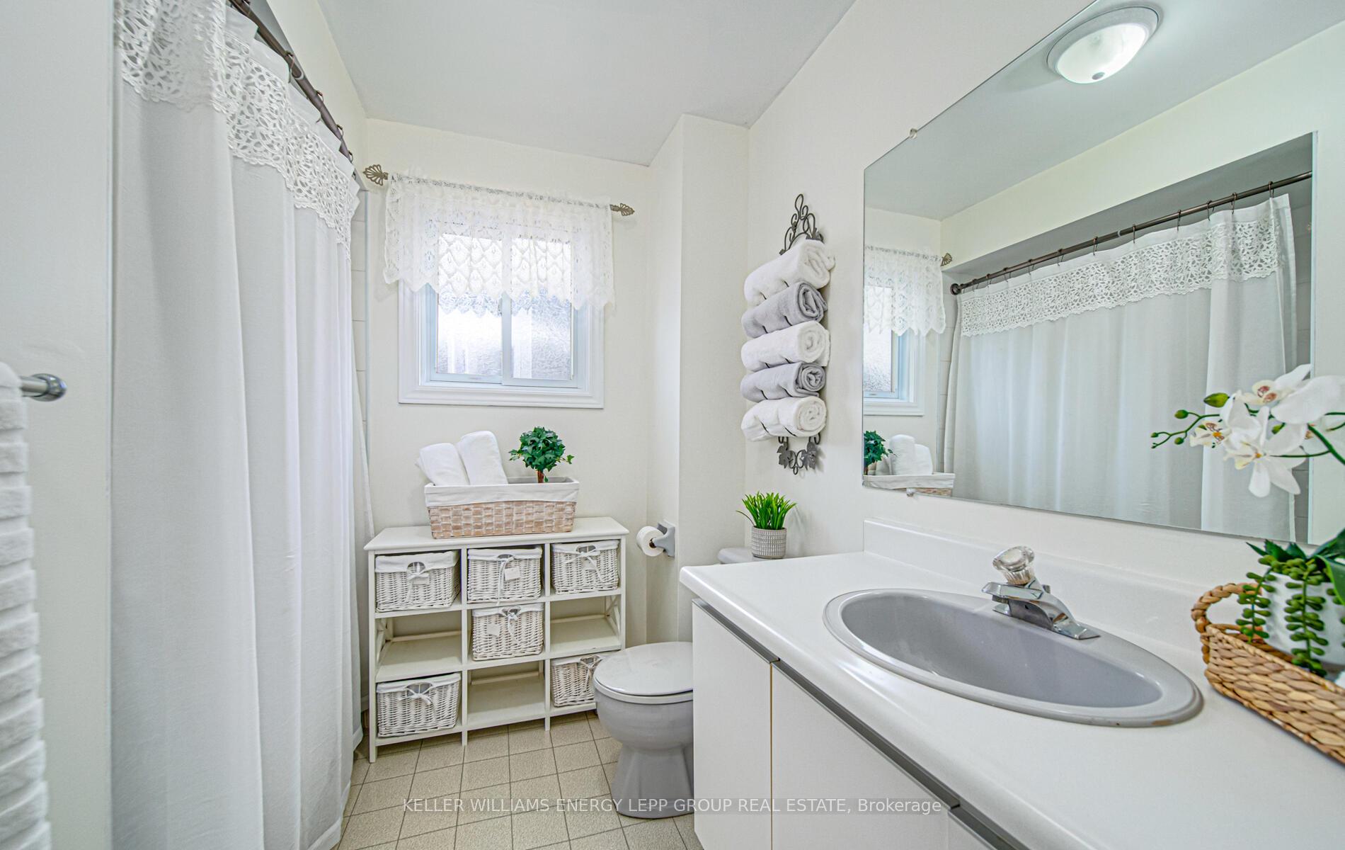 Photo 31 of 38 Fencerow Drive, Whitby, Rolling Acres — HOMEH