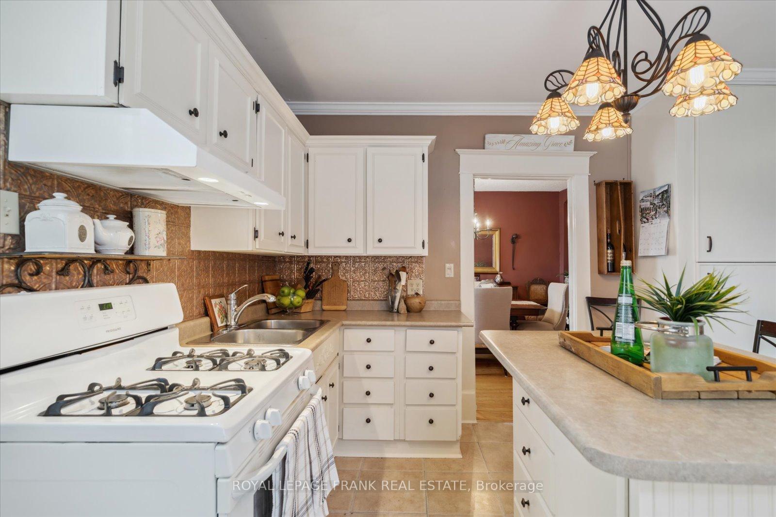 Photo 14 of 290 Arthur Street, Oshawa, Central — HOMEH