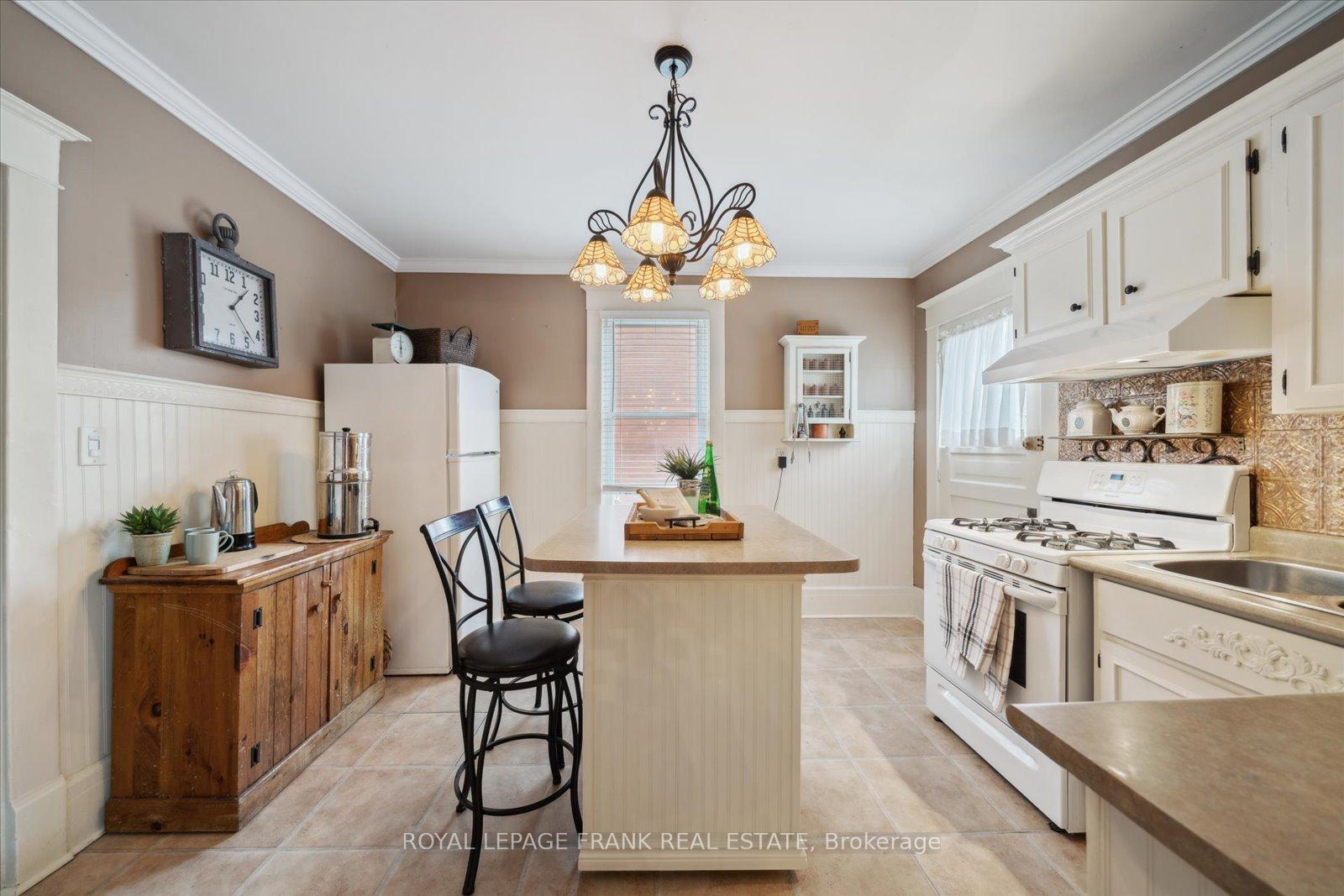 Photo 17 of 290 Arthur Street, Oshawa, Central — HOMEH