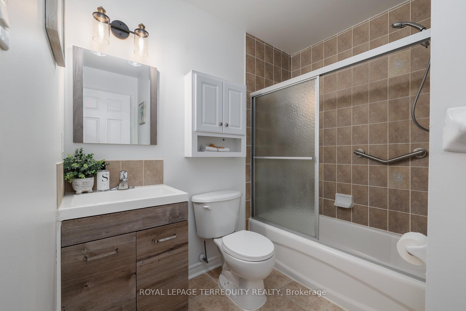 Photo 10 of 7 Wicker Park Way, Whitby, Pringle Creek — HOMEH