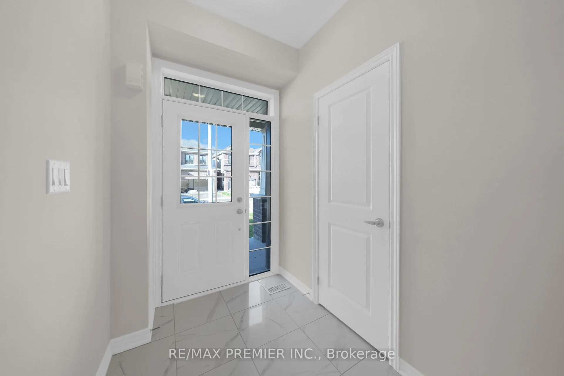 Photo 6 of 16 Prudhoe Terrace, Barrie, Rural Barrie Southeast — HOMEH