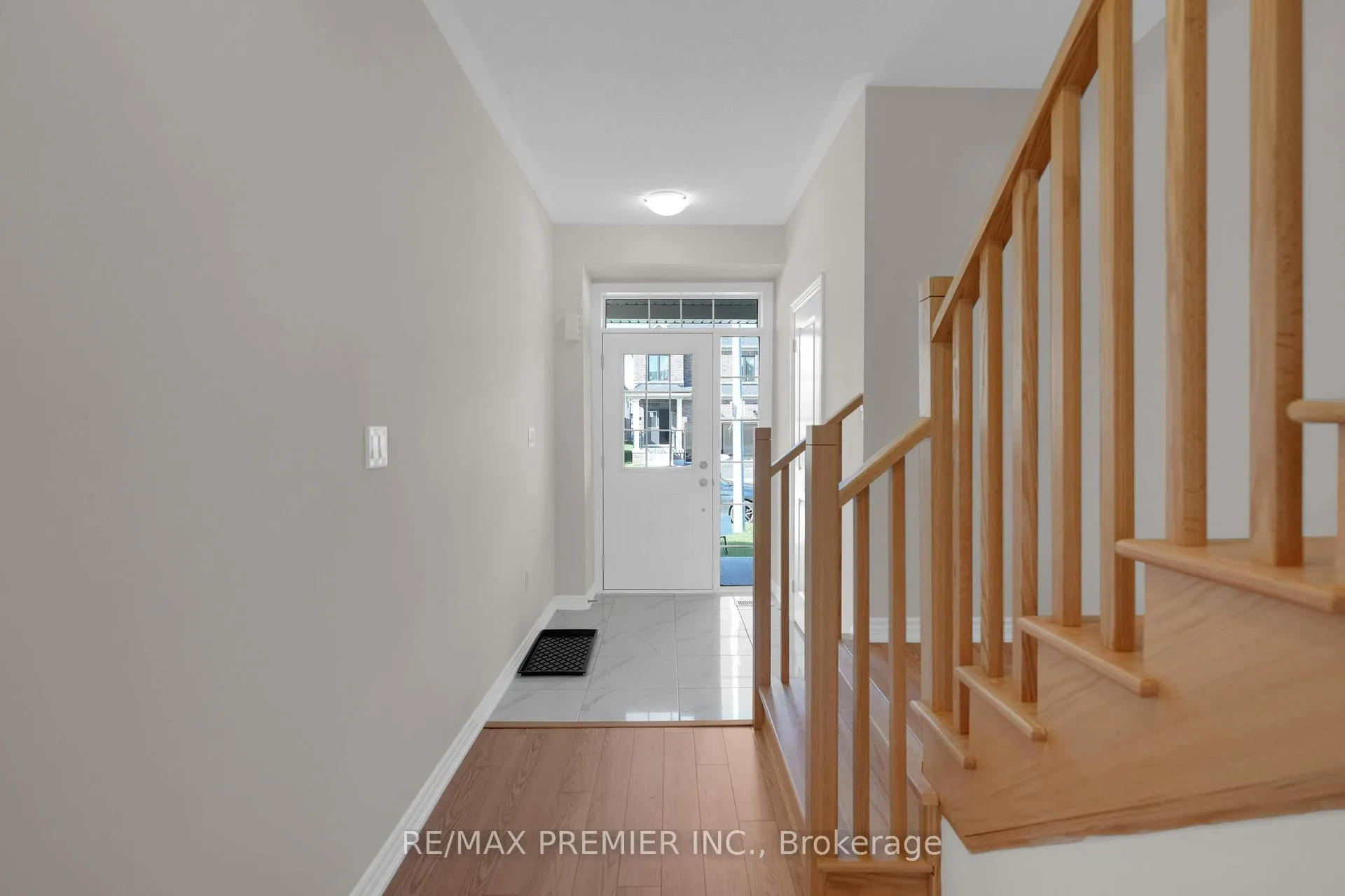 Photo 8 of 16 Prudhoe Terrace, Barrie, Rural Barrie Southeast — HOMEH
