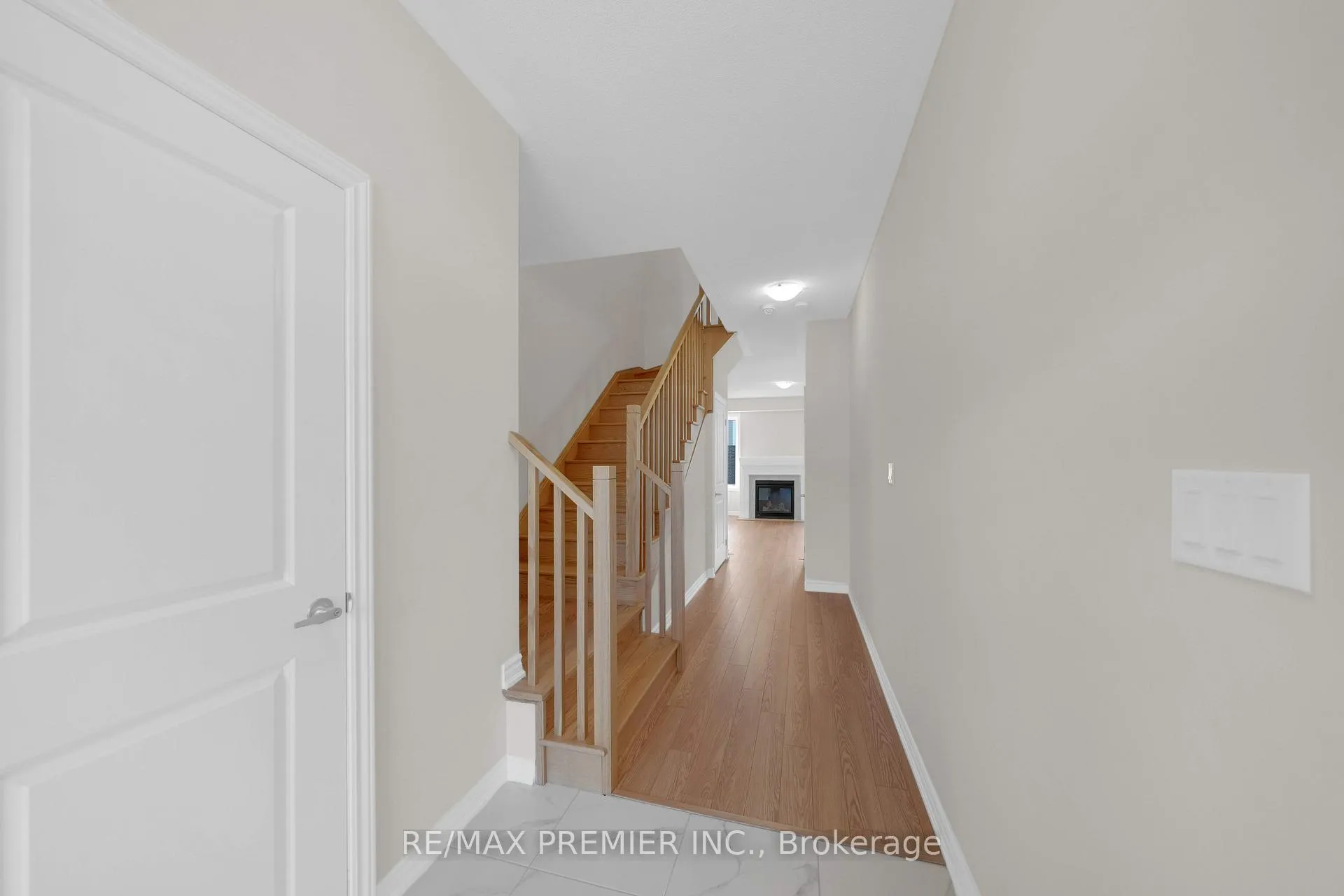Photo 10 of 16 Prudhoe Terrace, Barrie, Rural Barrie Southeast — HOMEH