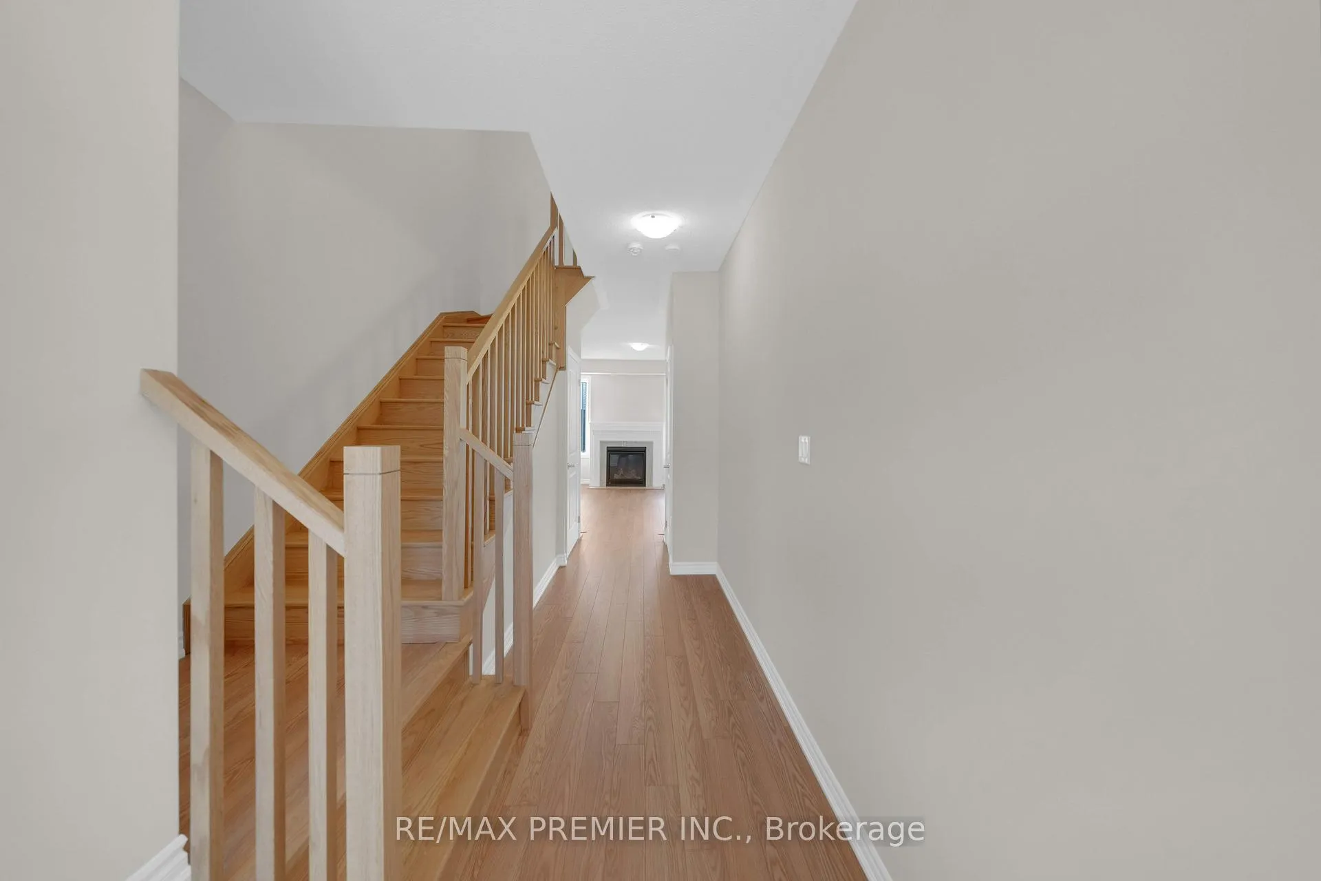 Photo 12 of 16 Prudhoe Terrace, Barrie, Rural Barrie Southeast — HOMEH