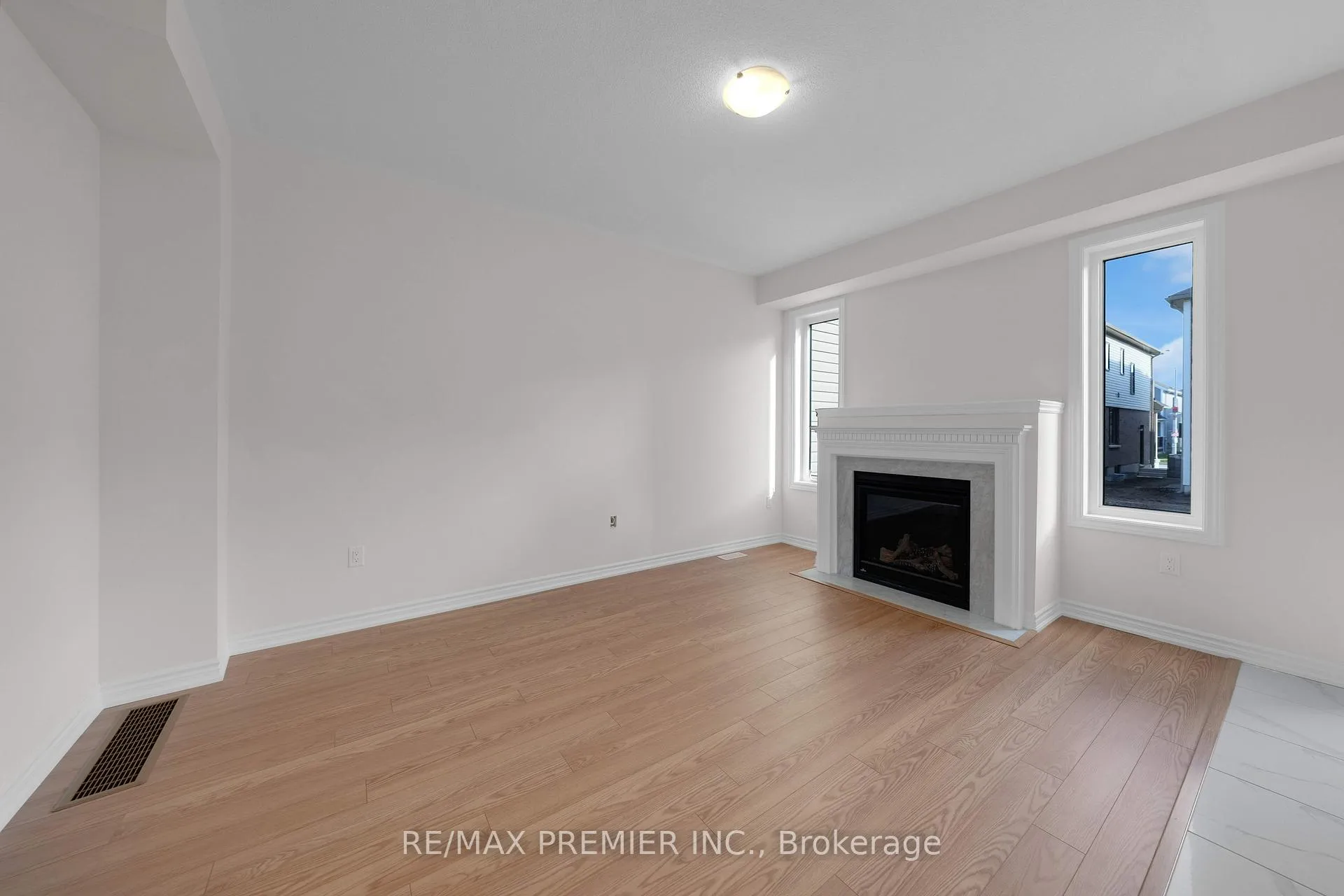 Photo 23 of 16 Prudhoe Terrace, Barrie, Rural Barrie Southeast — HOMEH