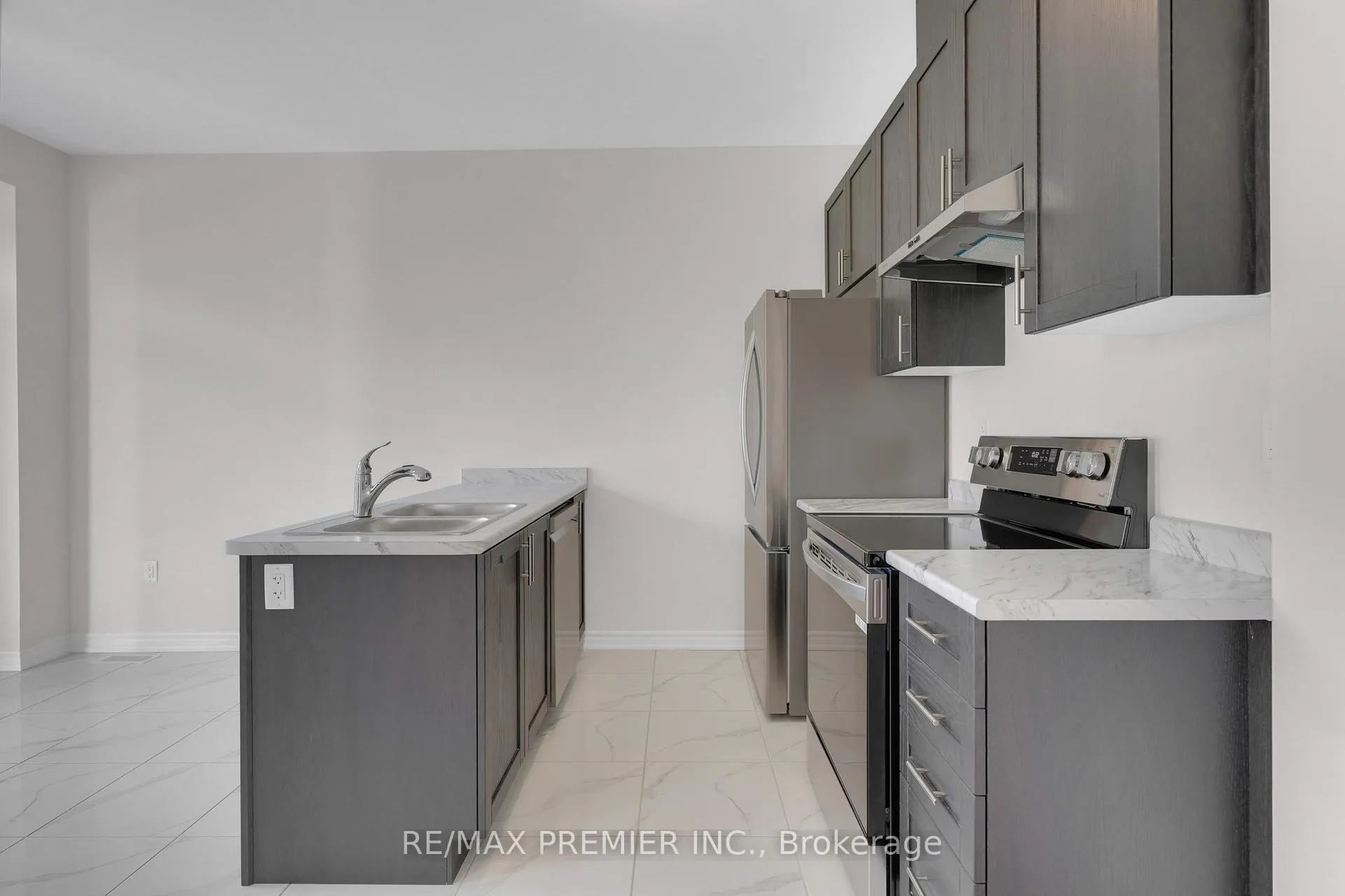 Photo 29 of 16 Prudhoe Terrace, Barrie, Rural Barrie Southeast — HOMEH