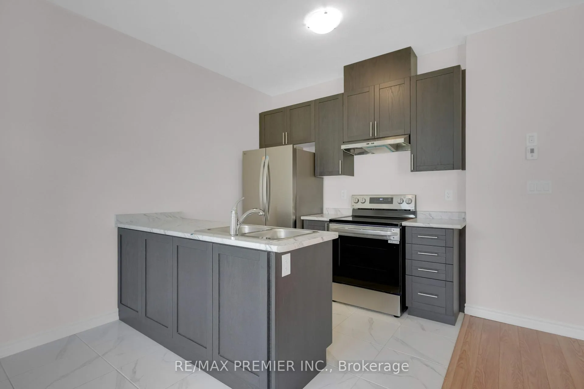 Photo 33 of 16 Prudhoe Terrace, Barrie, Rural Barrie Southeast — HOMEH