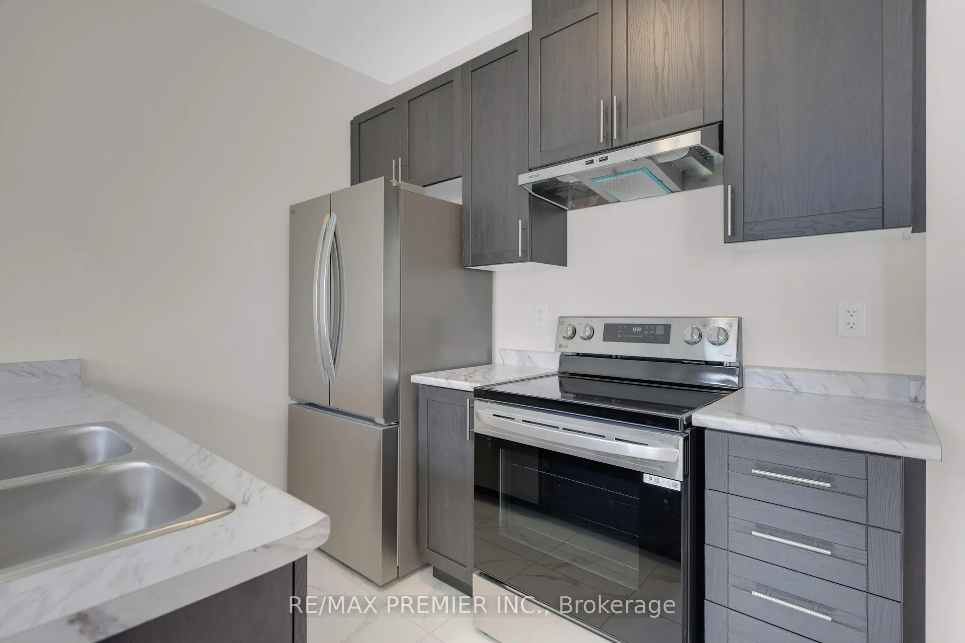 Photo 36 of 16 Prudhoe Terrace, Barrie, Rural Barrie Southeast — HOMEH