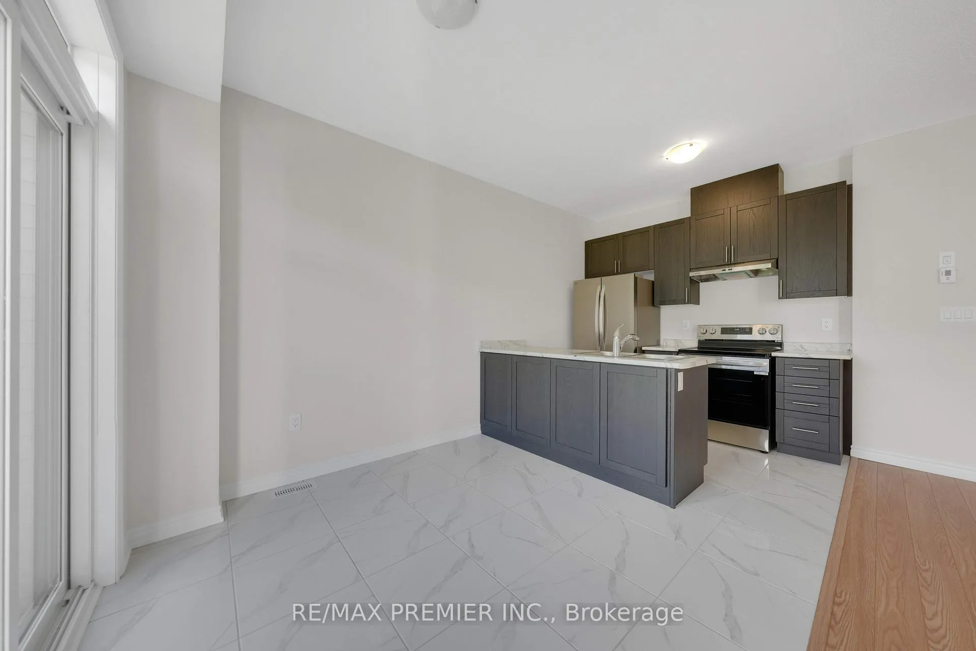 Photo 42 of 16 Prudhoe Terrace, Barrie, Rural Barrie Southeast — HOMEH