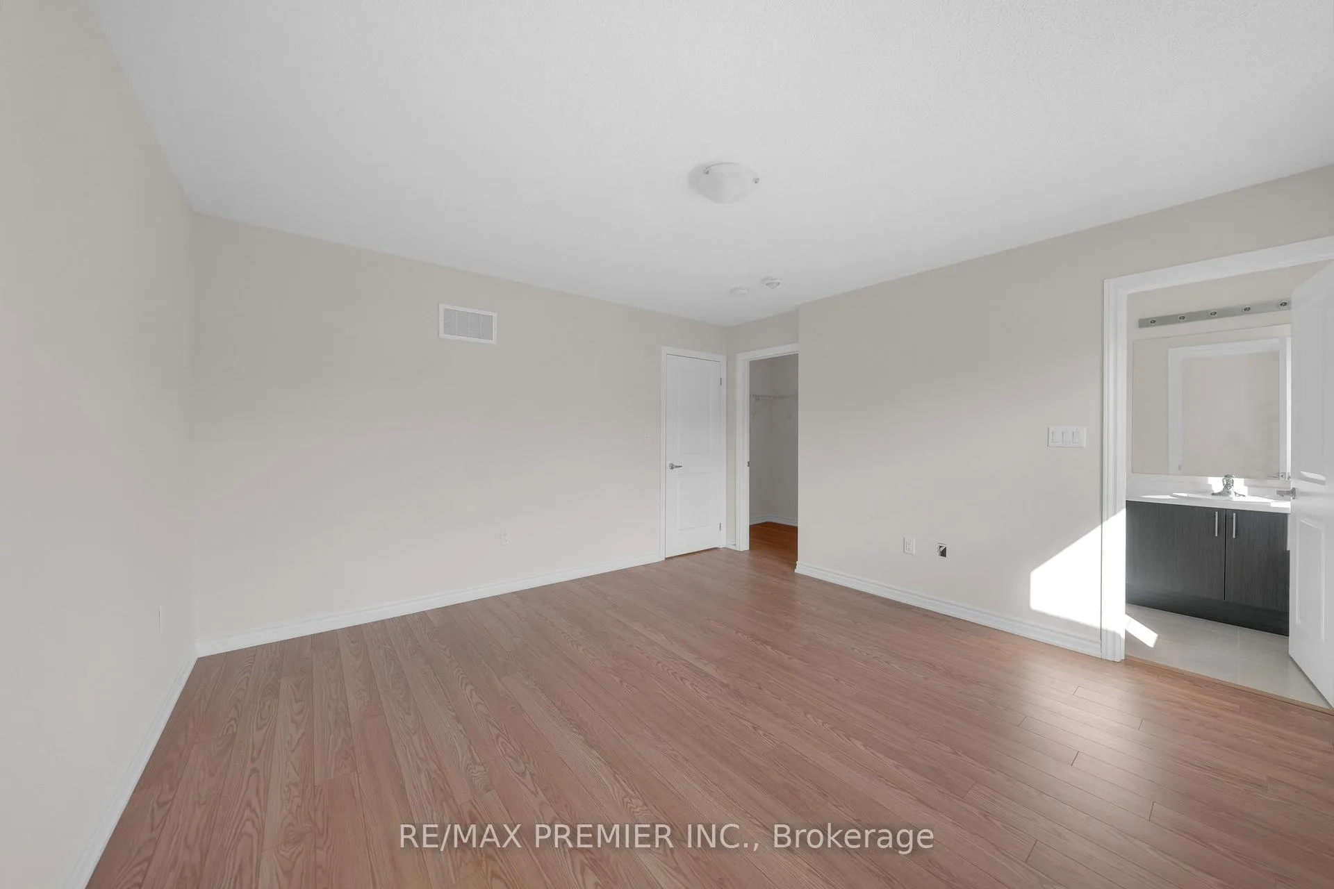 Photo 54 of 16 Prudhoe Terrace, Barrie, Rural Barrie Southeast — HOMEH