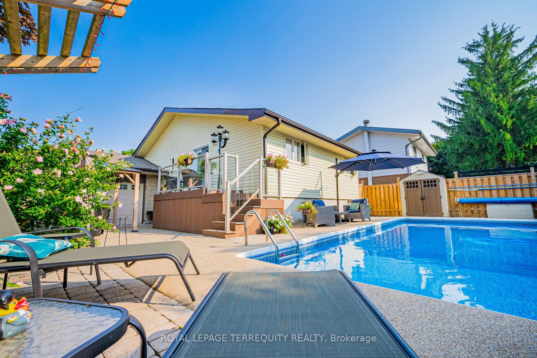 Photo 10 of 24 Glenmount Court, Whitby, Lynde Creek — HOMEH