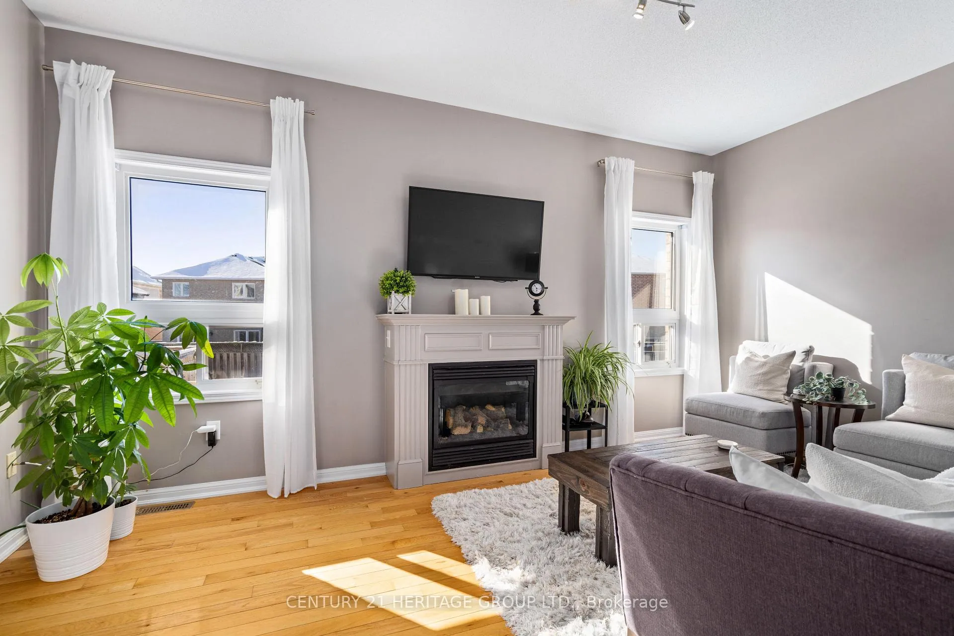Photo 11 of 18 Tudor Crescent, Barrie, Innis-Shore — HOMEH