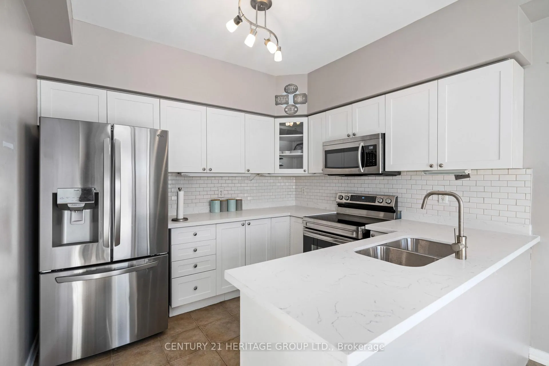 Photo 17 of 18 Tudor Crescent, Barrie, Innis-Shore — HOMEH