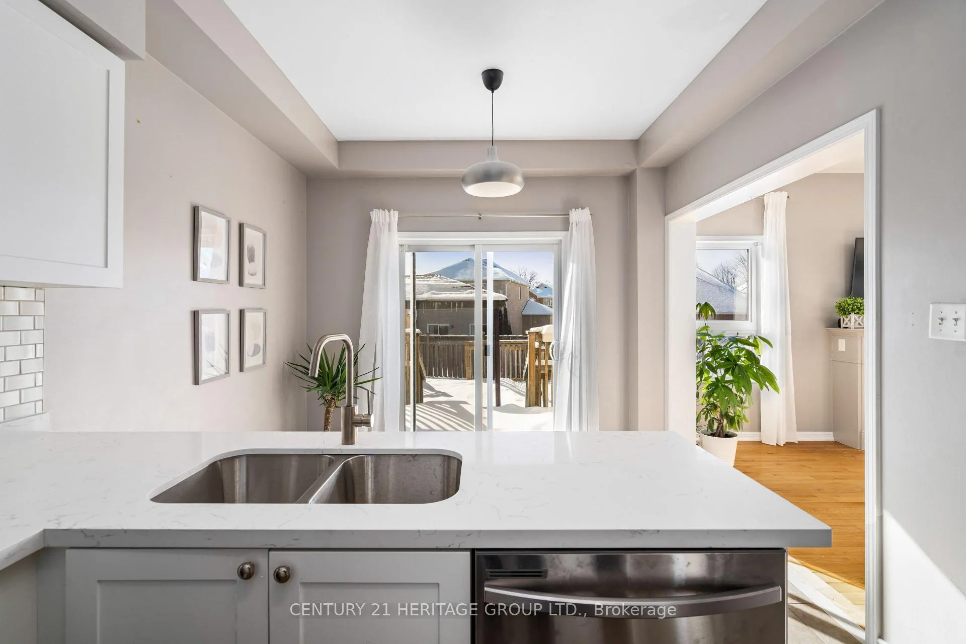 Photo 20 of 18 Tudor Crescent, Barrie, Innis-Shore — HOMEH