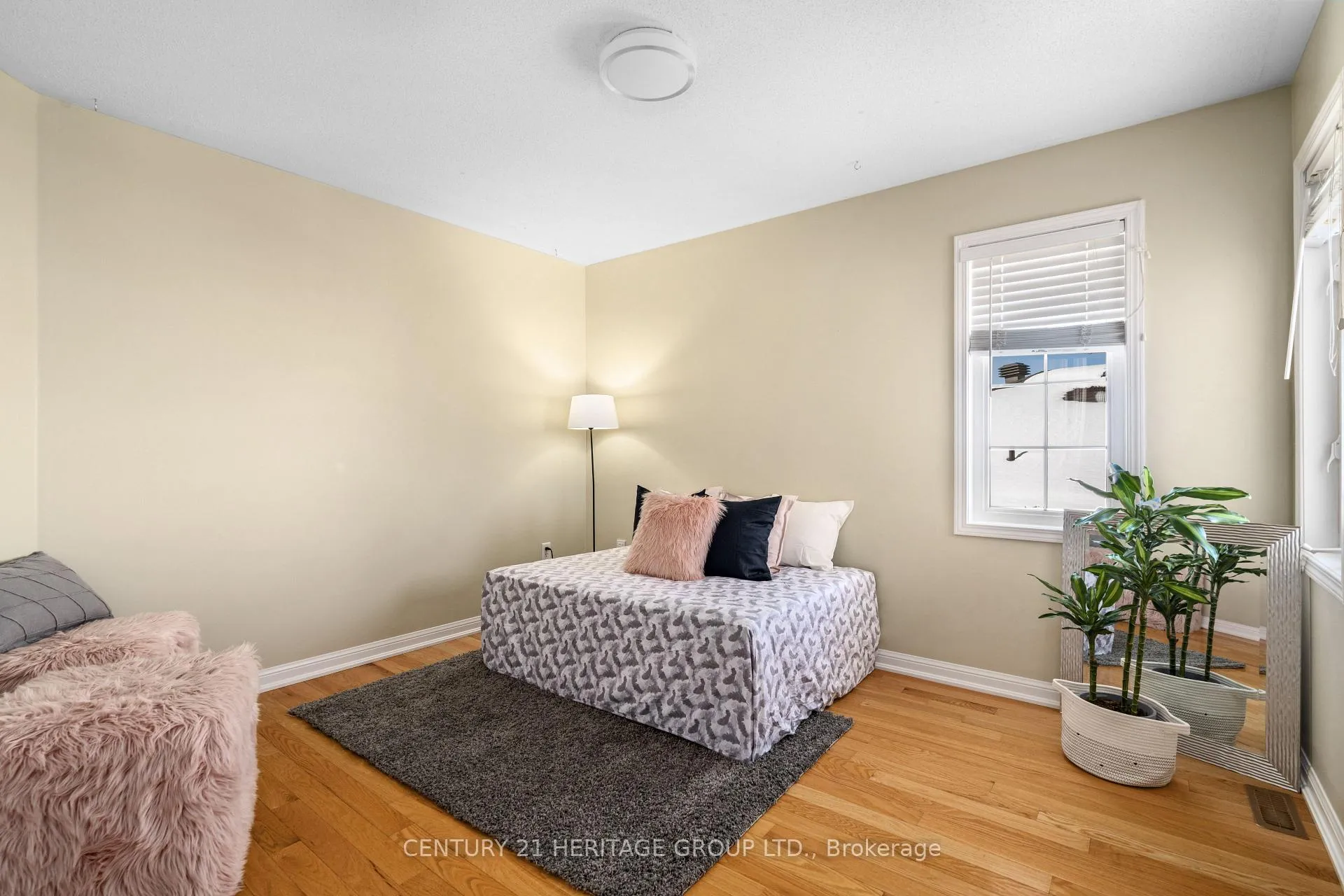 Photo 31 of 18 Tudor Crescent, Barrie, Innis-Shore — HOMEH