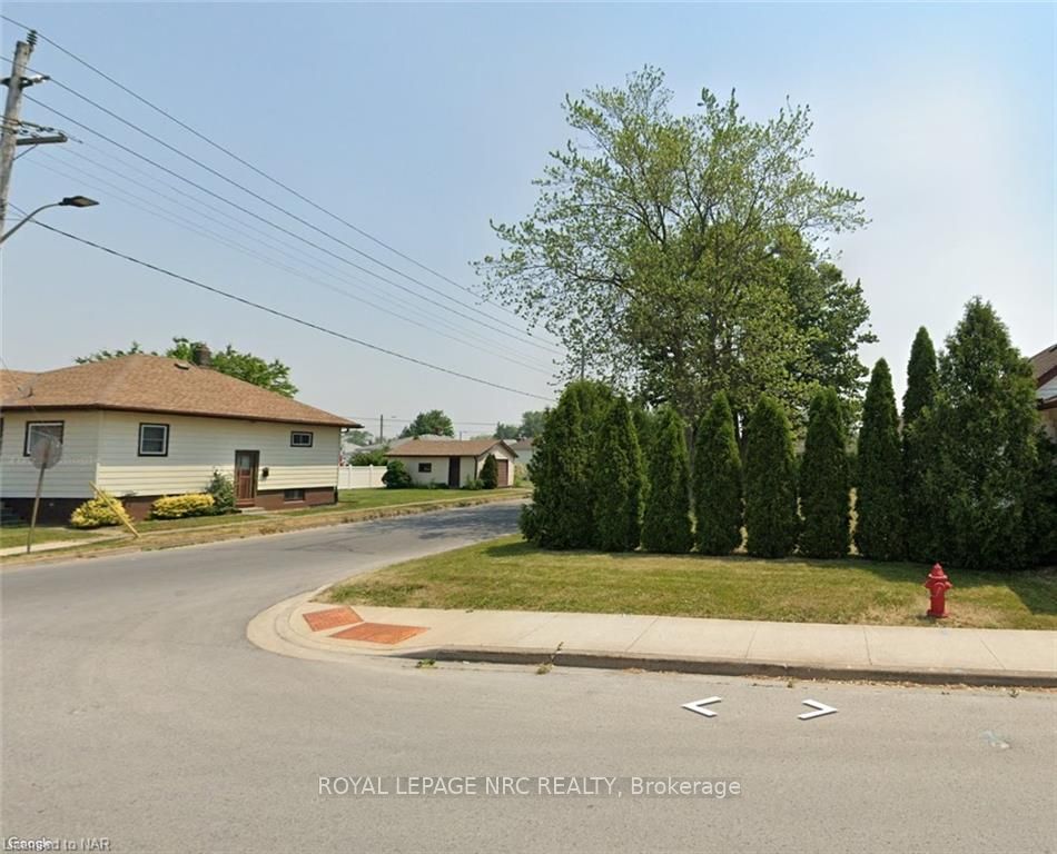 Photo 8 of 601 Wright Street, Welland, Lincoln/Crowland — HOMEH