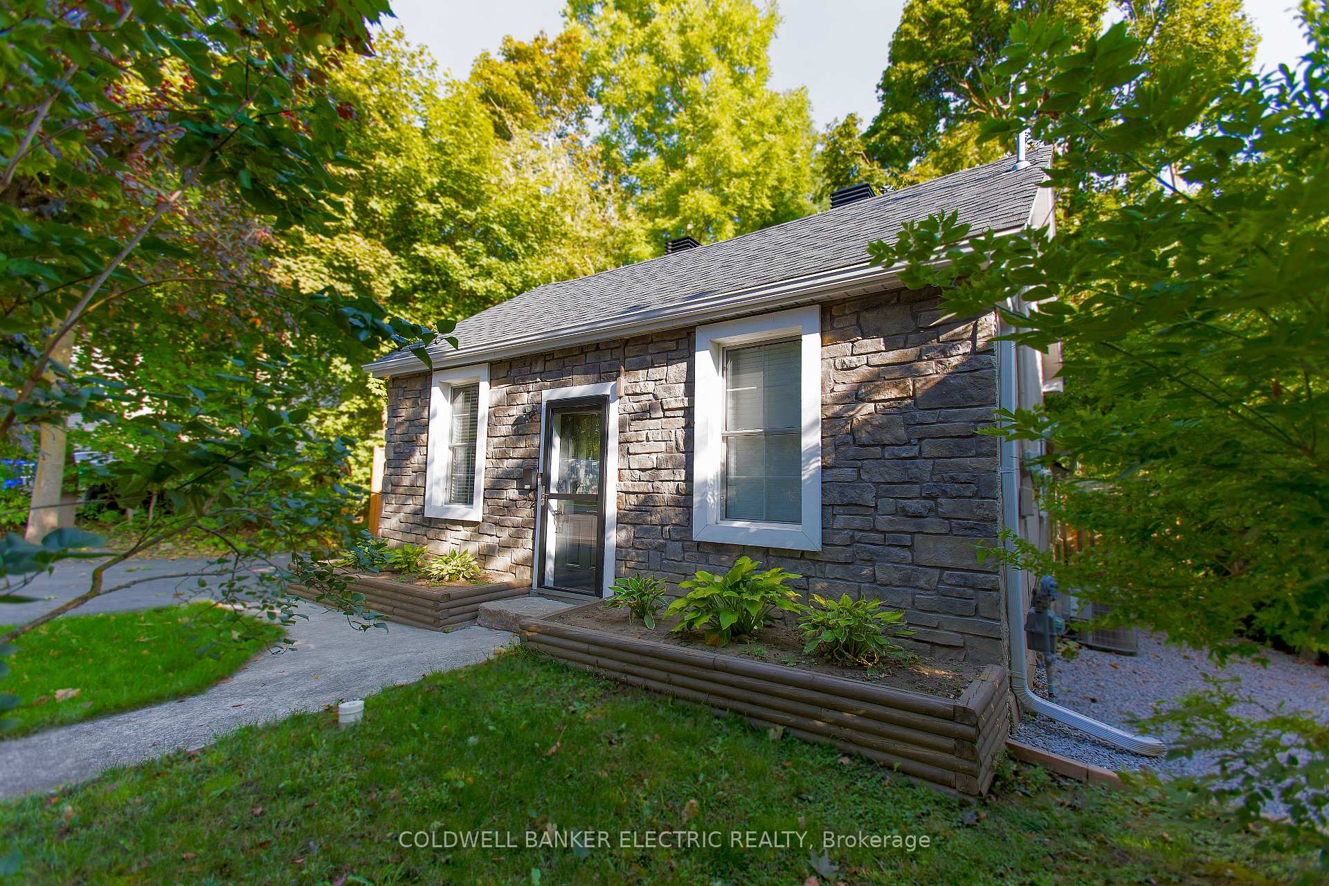 Photo 2 of 188 Antrim Street, Peterborough, Town Ward 3 — HOMEH