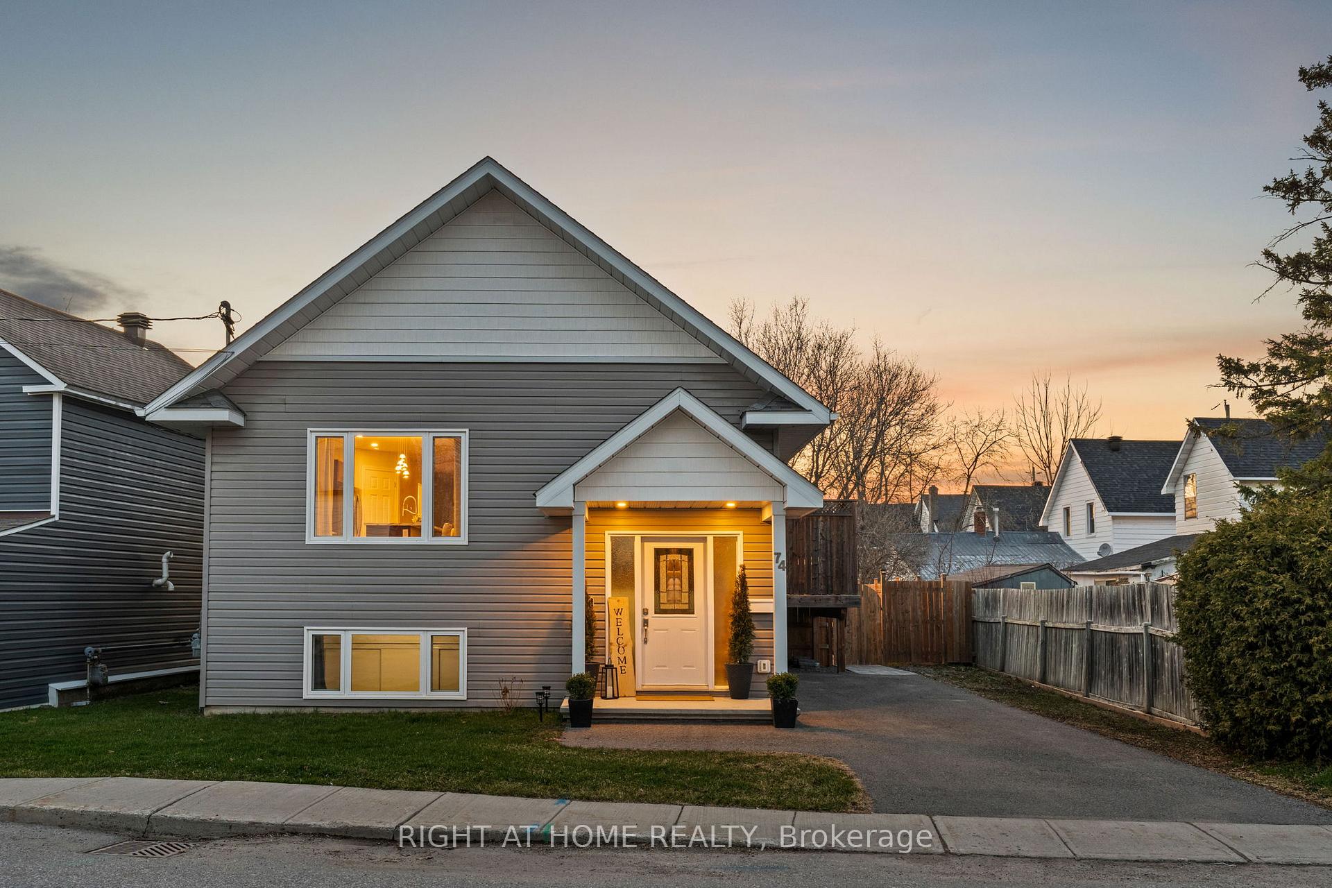 Front of 74 Vancourtland Street N