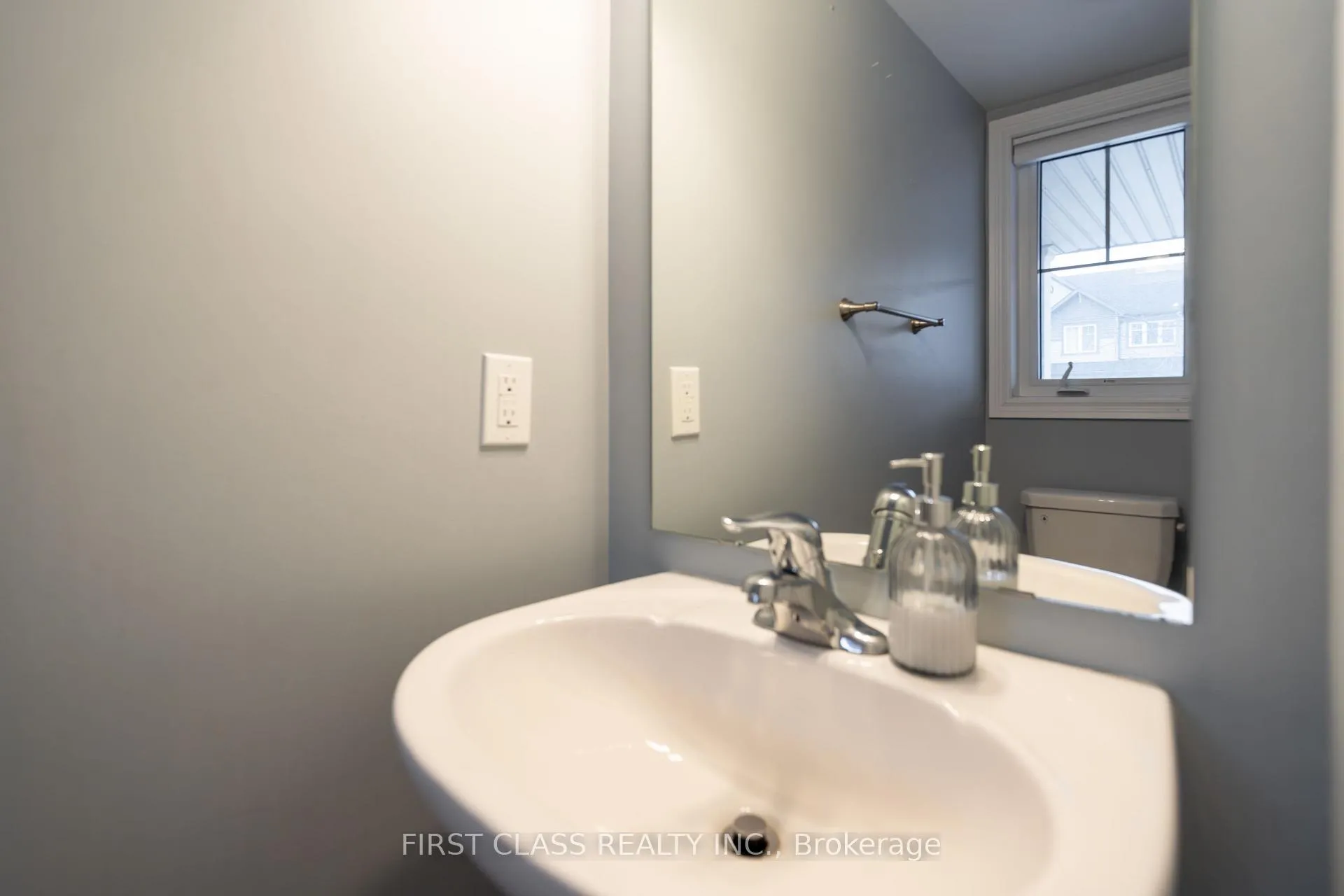 Photo 3 of 37 Great Gabe Crescent, Oshawa, Windfields — HOMEH