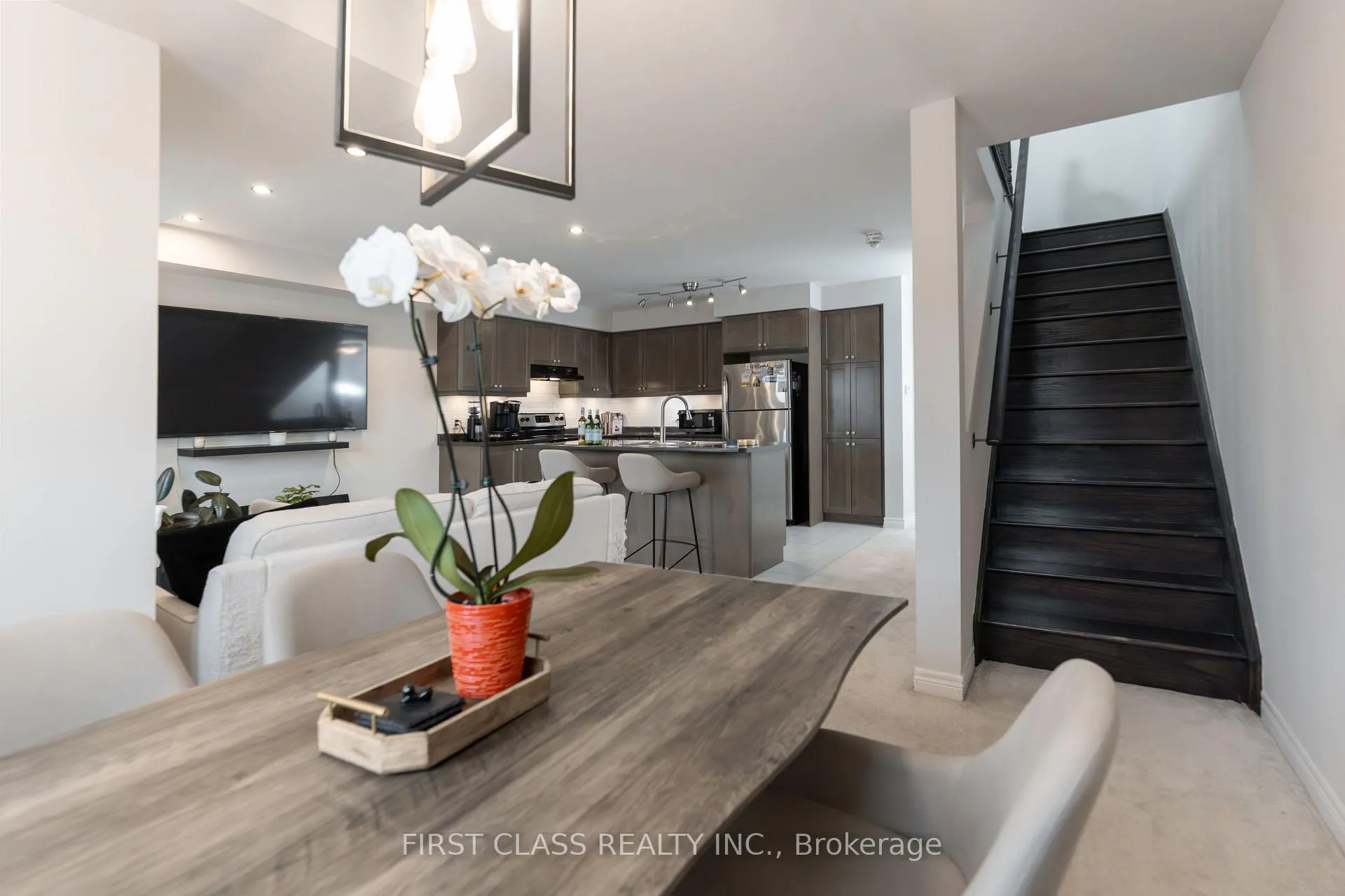 Photo 6 of 37 Great Gabe Crescent, Oshawa, Windfields — HOMEH