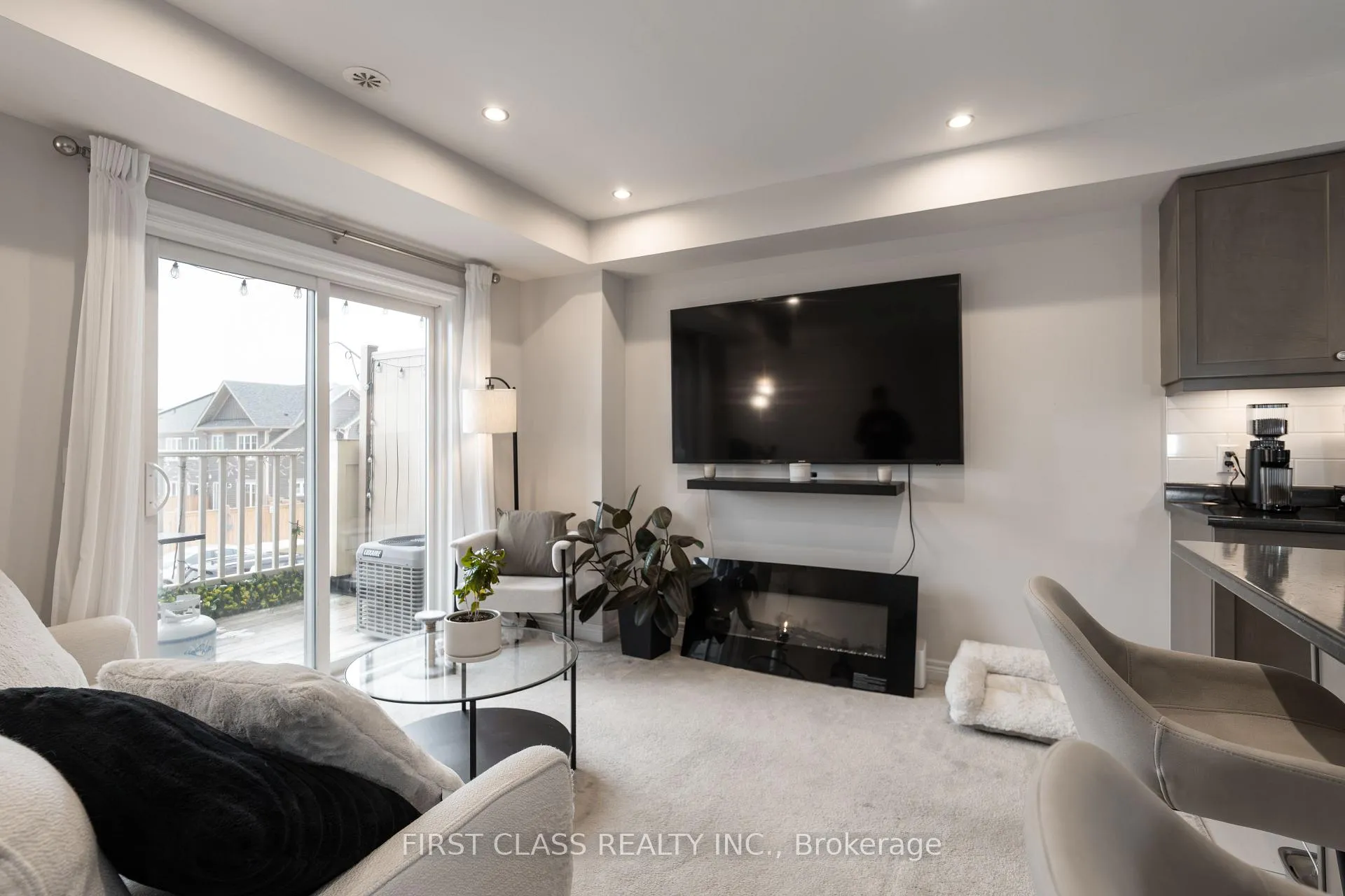 Photo 11 of 37 Great Gabe Crescent, Oshawa, Windfields — HOMEH