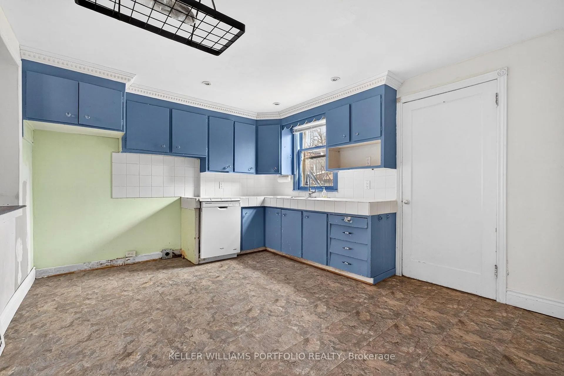 Photo 11 of 31 Mcroberts Avenue, Toronto, Corso Italia-Davenport — HOMEH