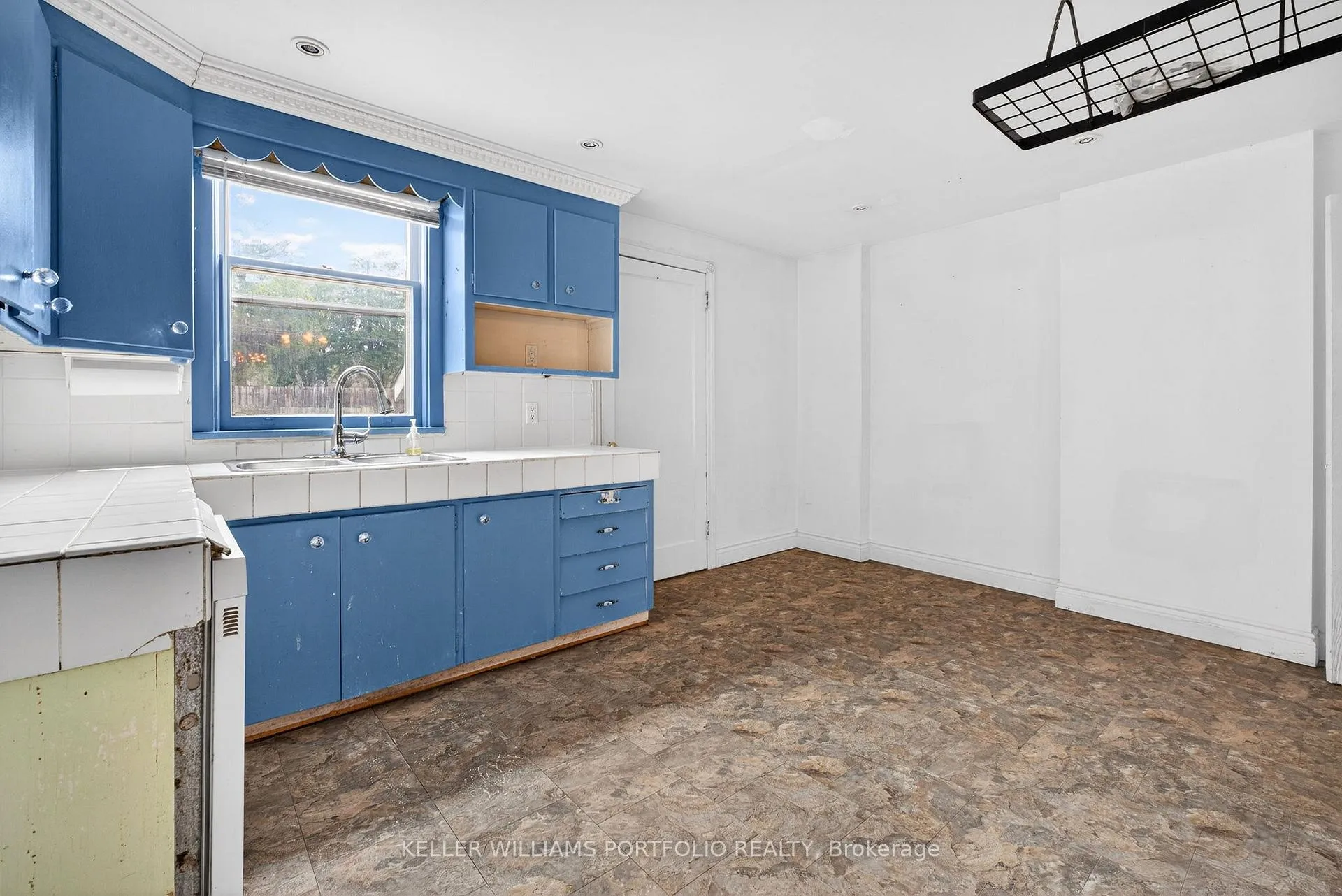Photo 12 of 31 Mcroberts Avenue, Toronto, Corso Italia-Davenport — HOMEH