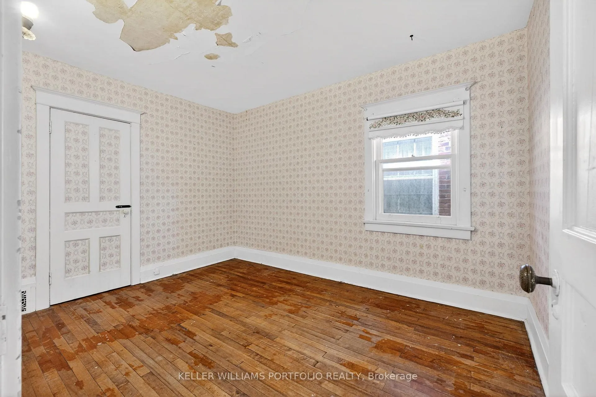 Photo 15 of 31 Mcroberts Avenue, Toronto, Corso Italia-Davenport — HOMEH