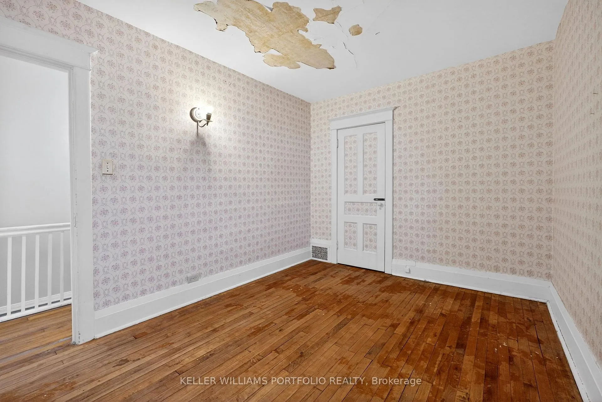 Photo 16 of 31 Mcroberts Avenue, Toronto, Corso Italia-Davenport — HOMEH