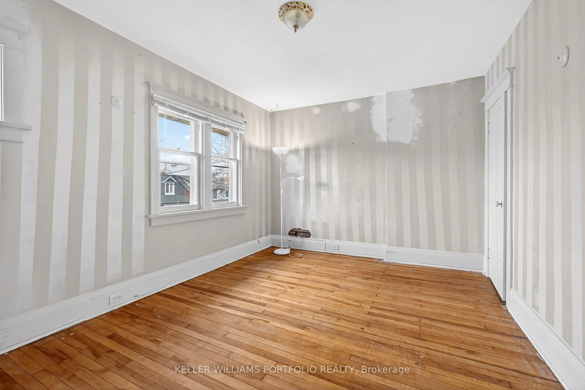 Photo 17 of 31 Mcroberts Avenue, Toronto, Corso Italia-Davenport — HOMEH