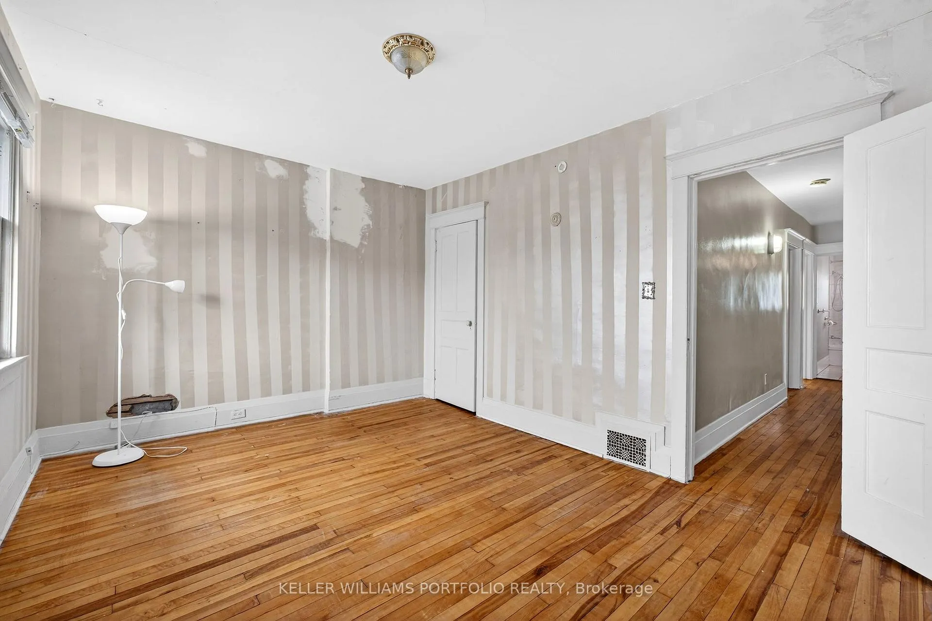 Photo 19 of 31 Mcroberts Avenue, Toronto, Corso Italia-Davenport — HOMEH