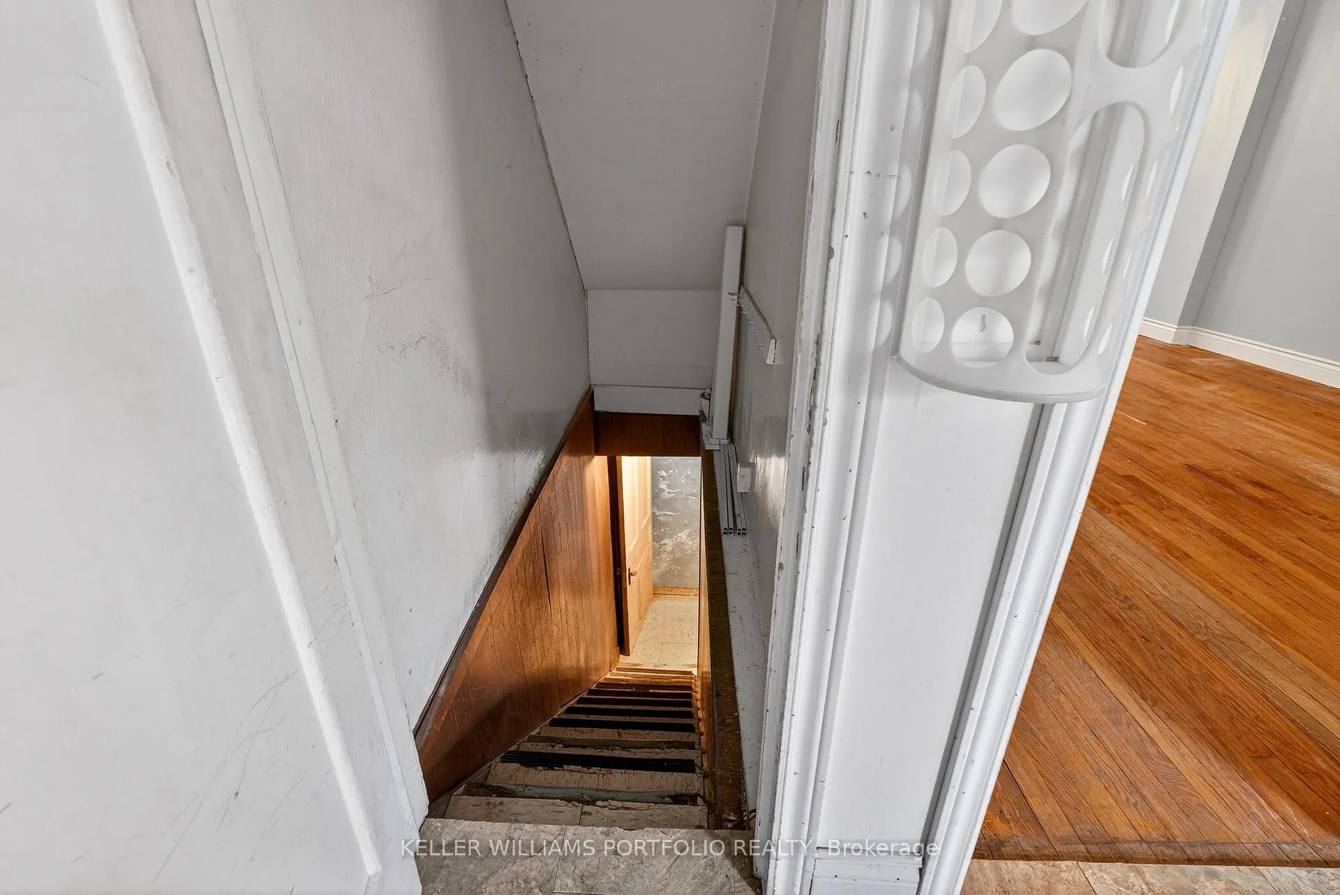 Photo 24 of 31 Mcroberts Avenue, Toronto, Corso Italia-Davenport — HOMEH