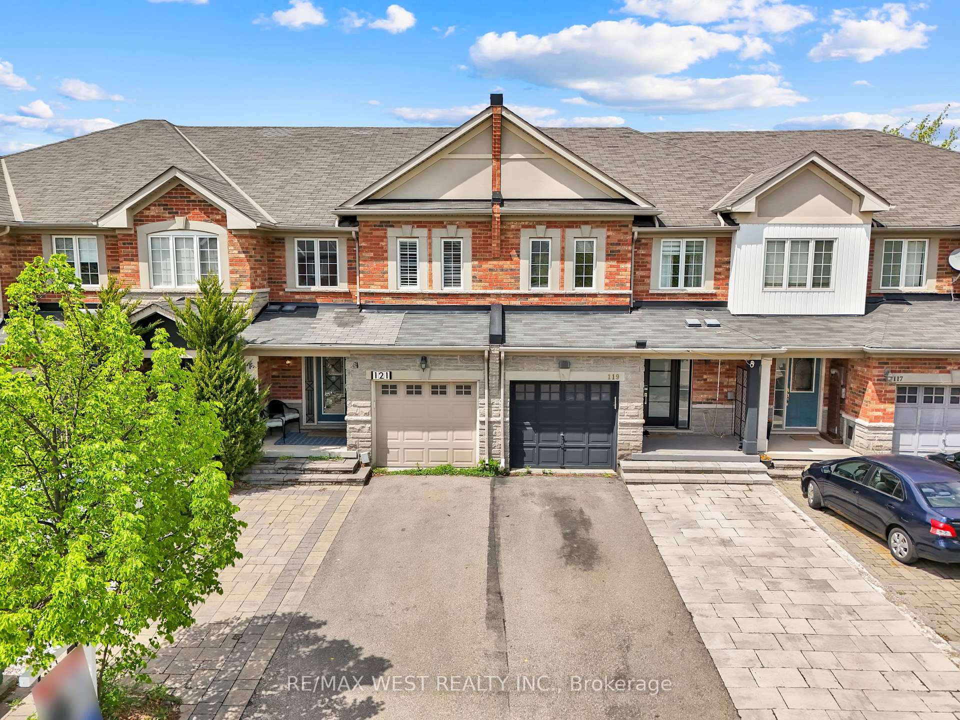 Front of 121 Carrier Crescent