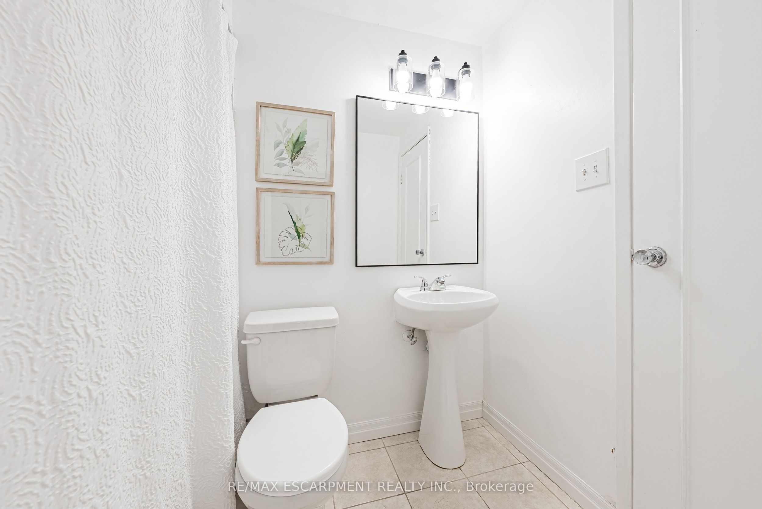Photo 52 of Unit 4, 2220 Upper Middle Road, Burlington, Brant Hills — HOMEH
