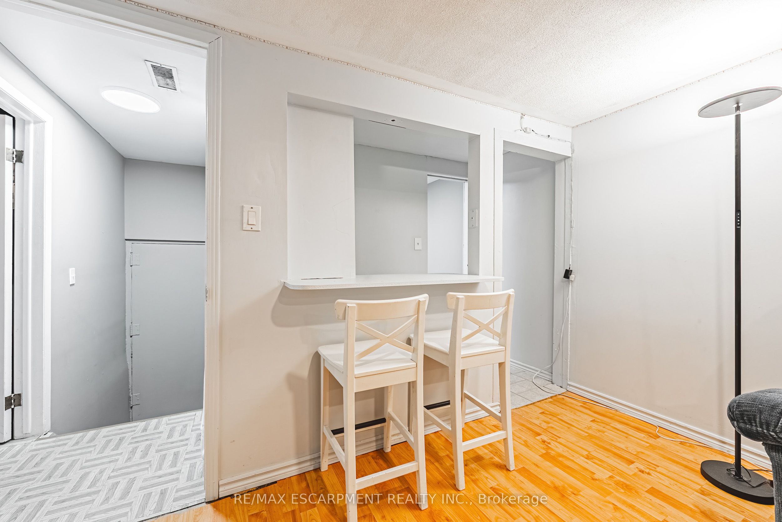 Photo 61 of Unit 4, 2220 Upper Middle Road, Burlington, Brant Hills — HOMEH