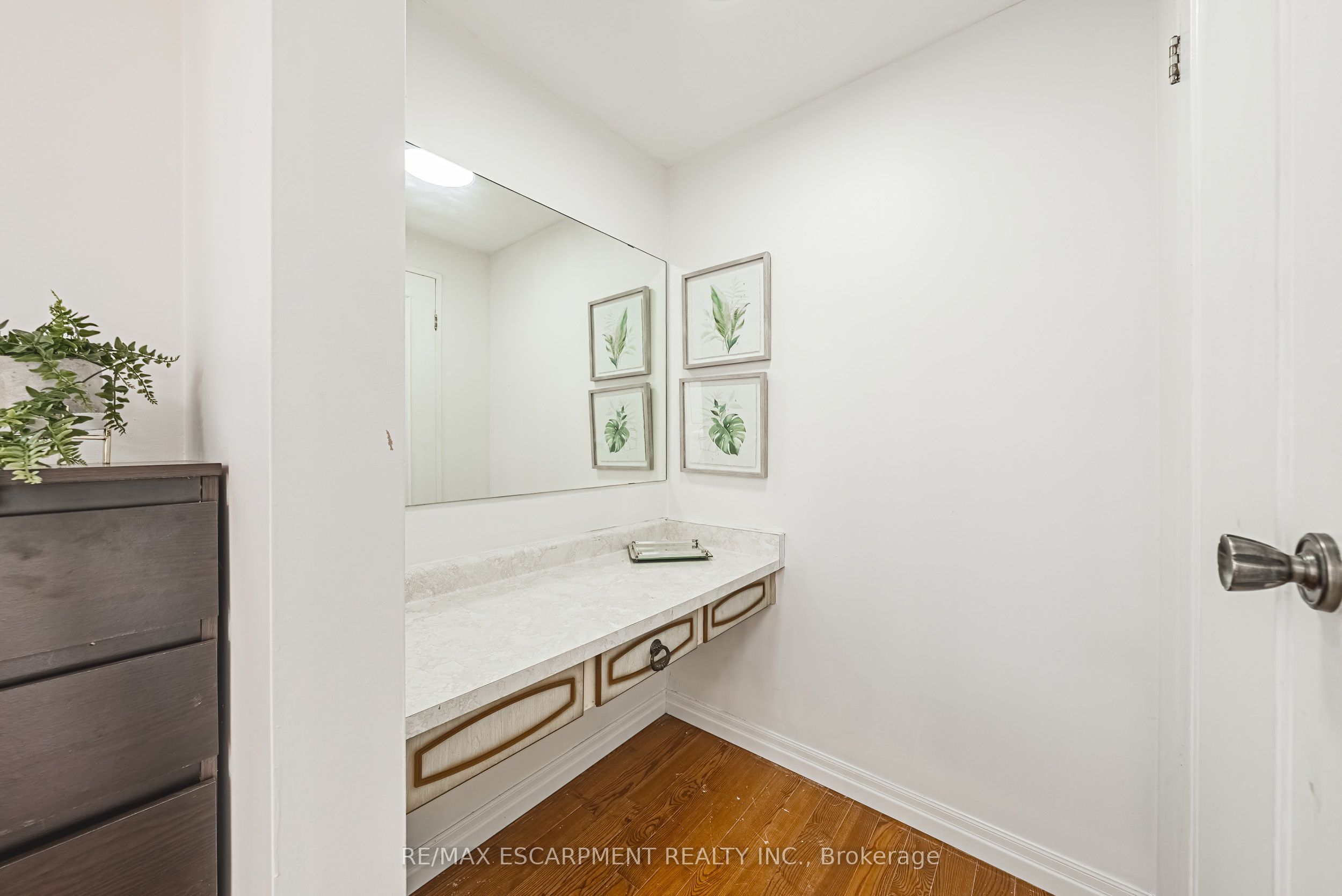 Photo 50 of Unit 4, 2220 Upper Middle Road, Burlington, Brant Hills — HOMEH