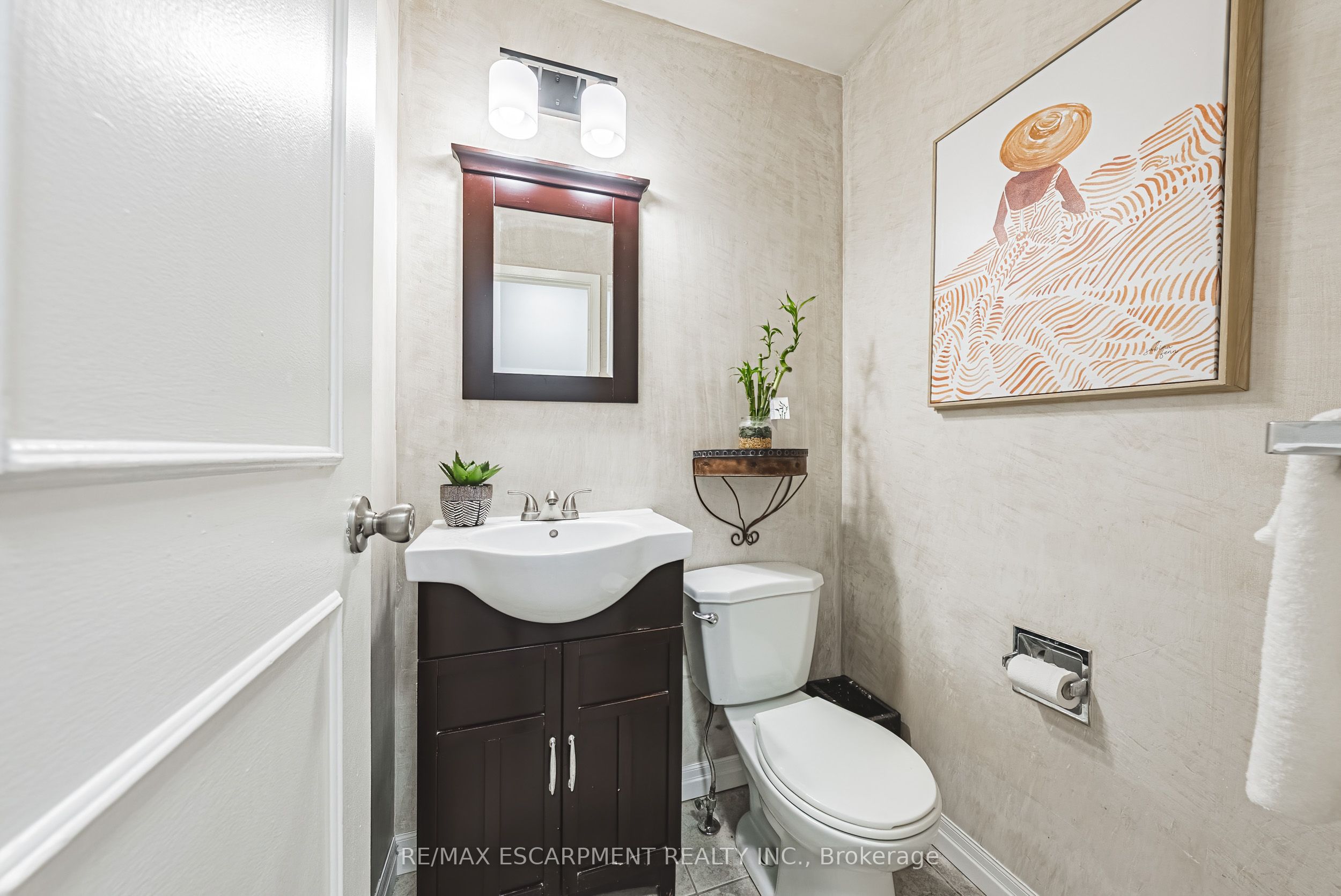 Photo 40 of Unit 4, 2220 Upper Middle Road, Burlington, Brant Hills — HOMEH