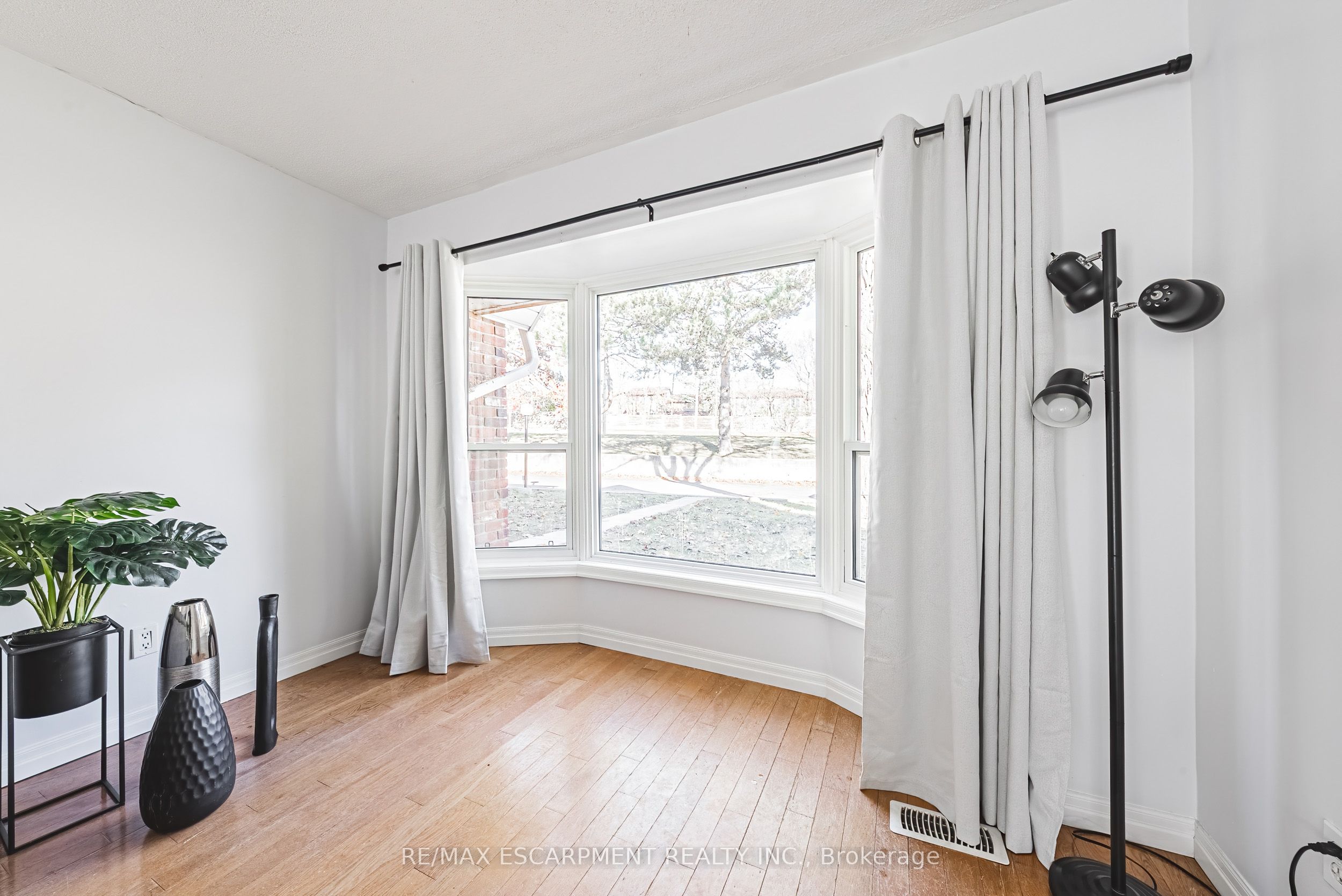 Photo 39 of Unit 4, 2220 Upper Middle Road, Burlington, Brant Hills — HOMEH