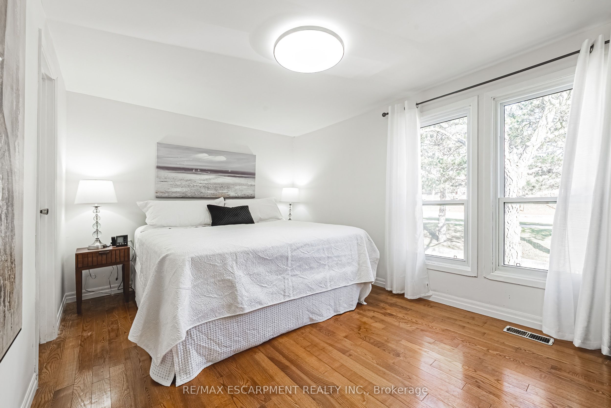 Photo 48 of Unit 4, 2220 Upper Middle Road, Burlington, Brant Hills — HOMEH