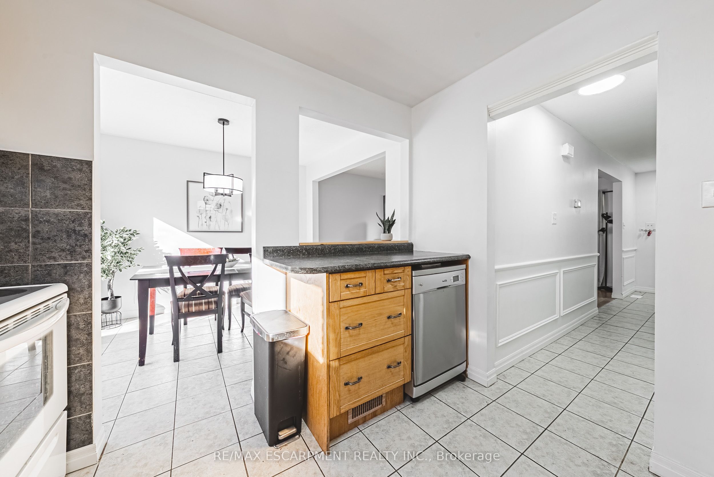 Photo 43 of Unit 4, 2220 Upper Middle Road, Burlington, Brant Hills — HOMEH