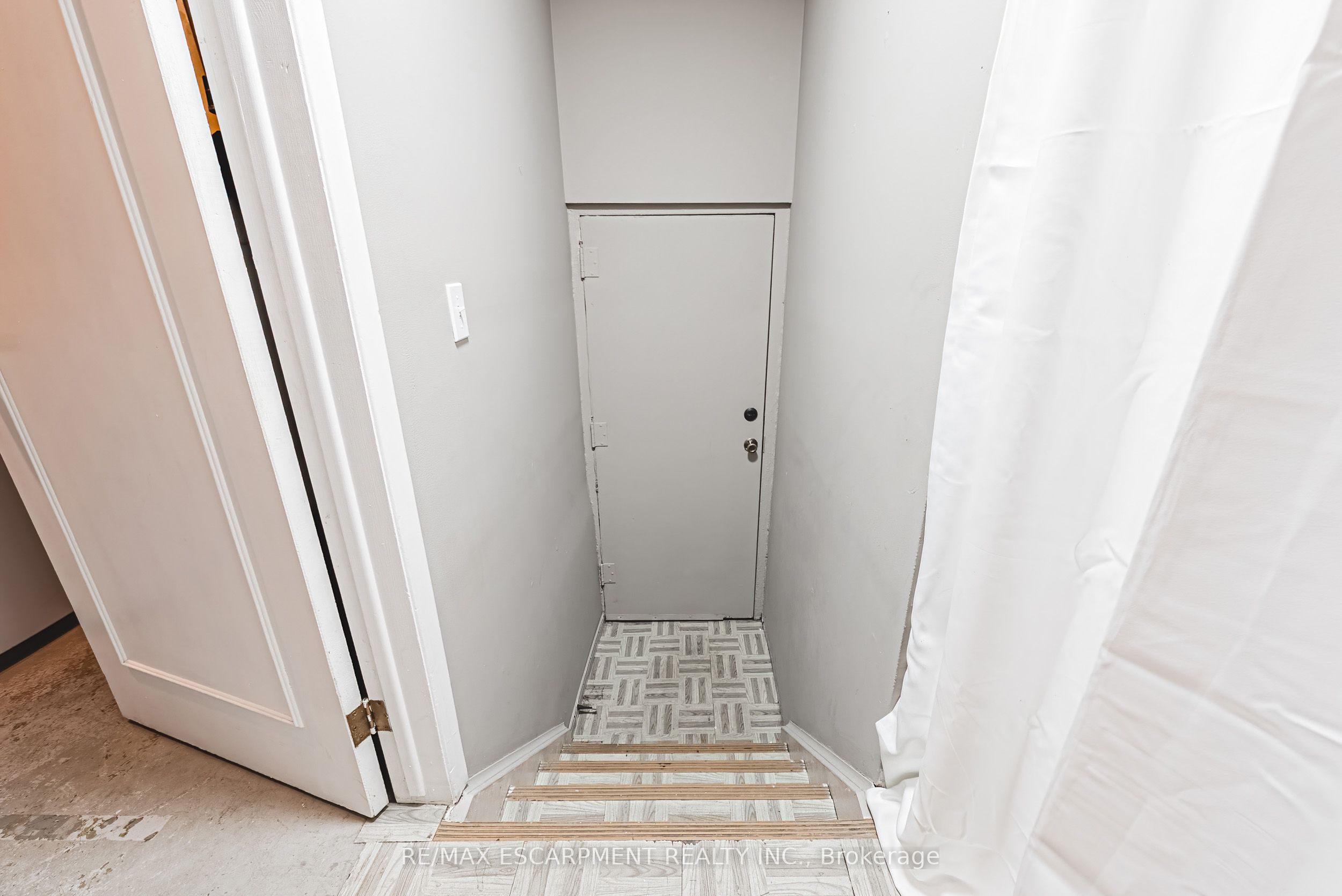 Photo 63 of Unit 4, 2220 Upper Middle Road, Burlington, Brant Hills — HOMEH