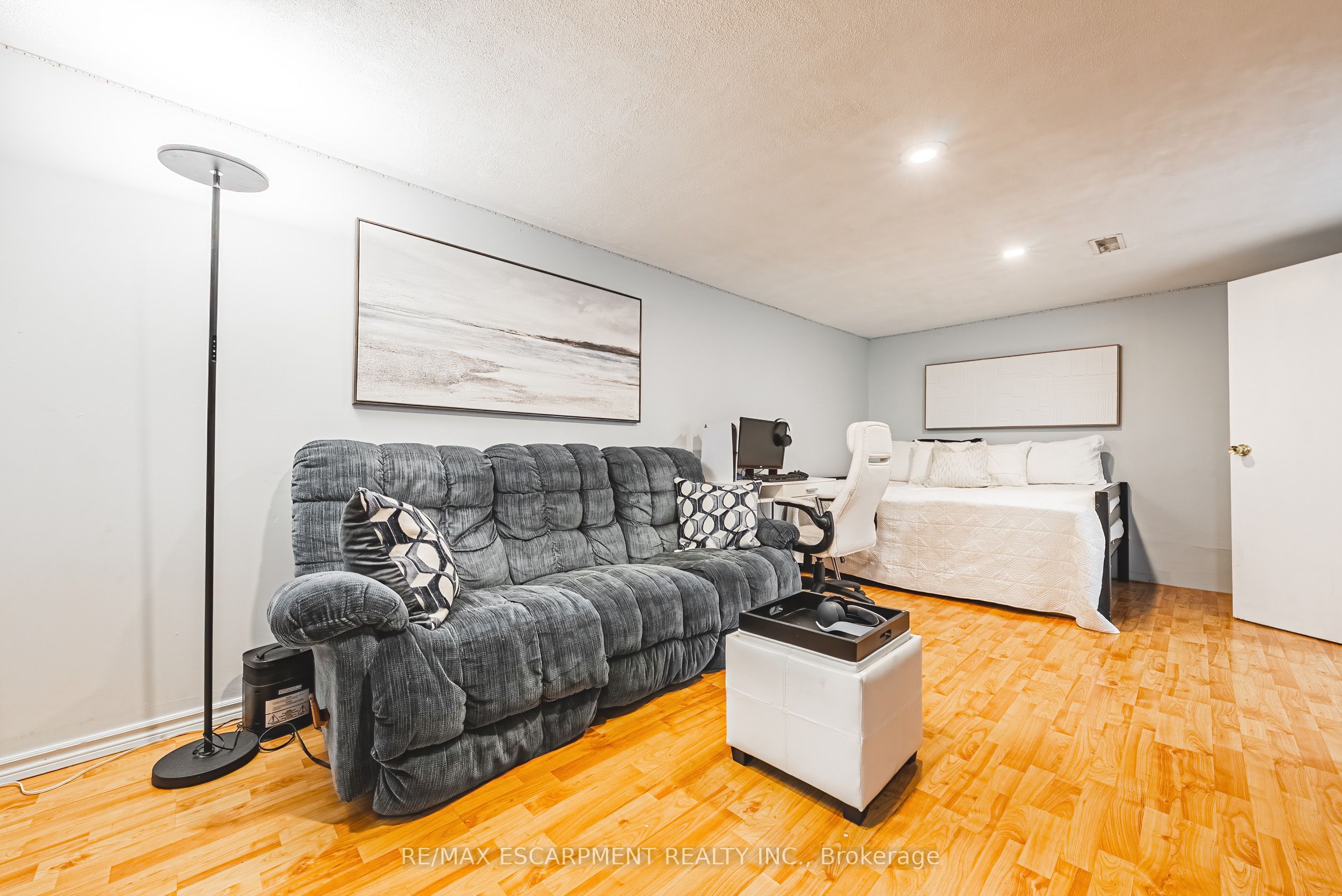 Photo 59 of Unit 4, 2220 Upper Middle Road, Burlington, Brant Hills — HOMEH
