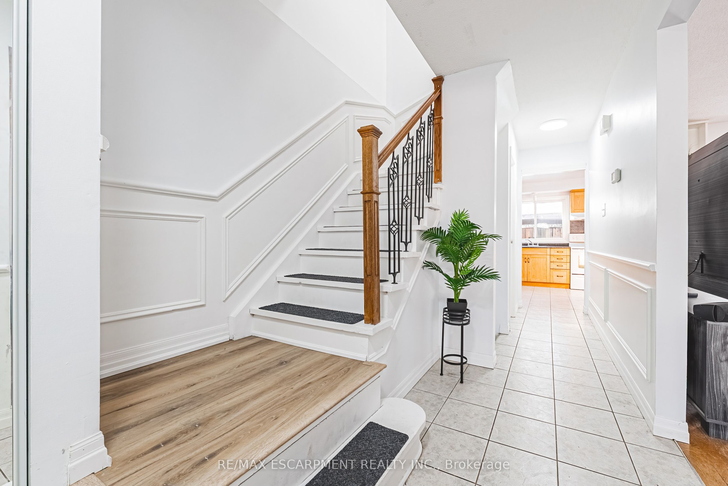 Photo 34 of Unit 4, 2220 Upper Middle Road, Burlington, Brant Hills — HOMEH
