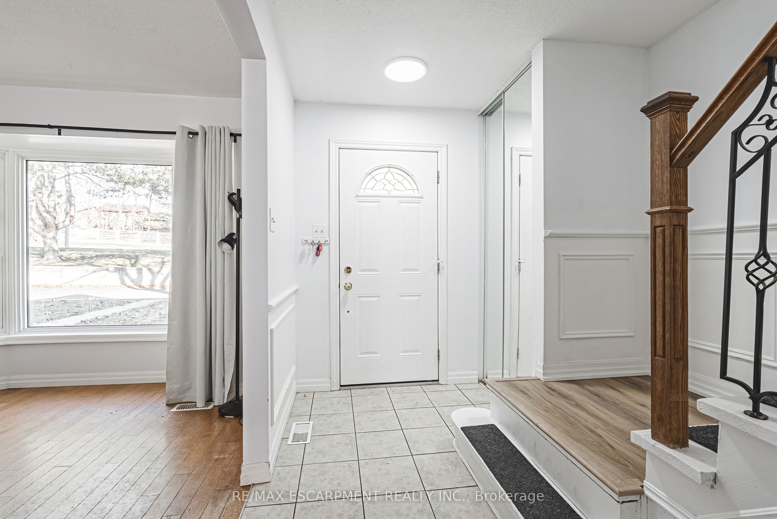 Photo 35 of Unit 4, 2220 Upper Middle Road, Burlington, Brant Hills — HOMEH