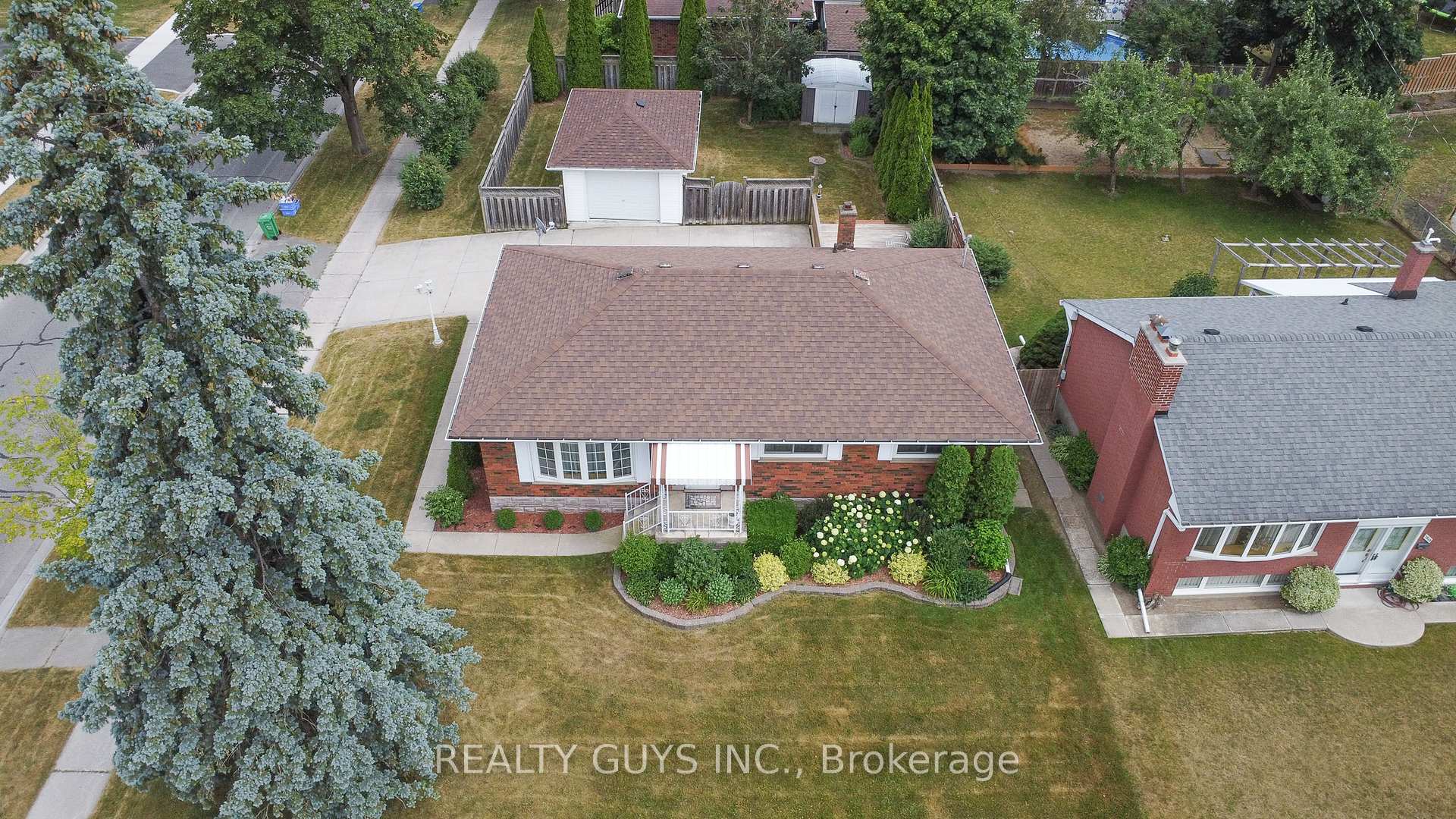 Photo 1 of 1066 Glebemount Crescent, Peterborough, Northcrest Ward 5 — HOMEH