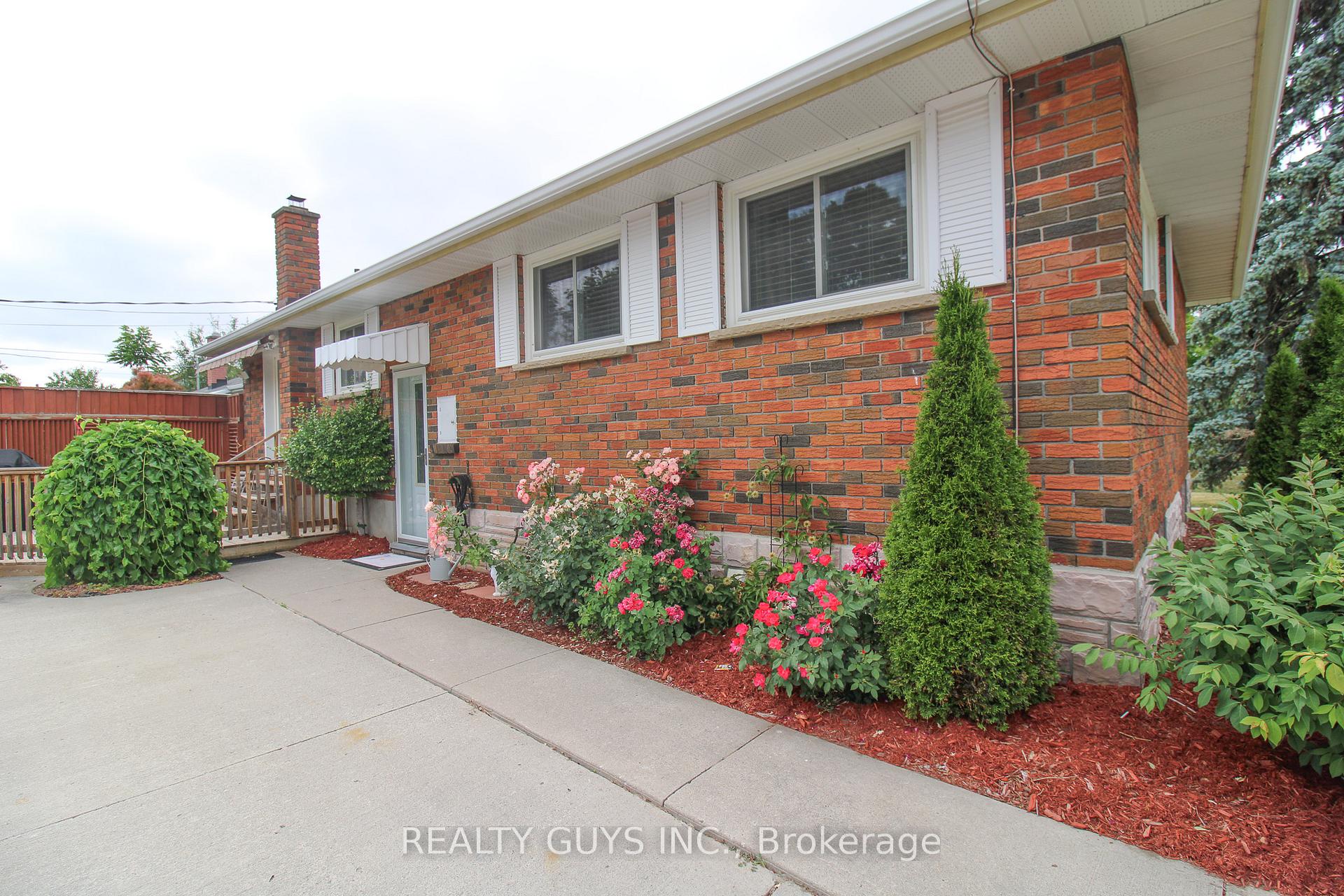 Photo 12 of 1066 Glebemount Crescent, Peterborough, Northcrest Ward 5 — HOMEH