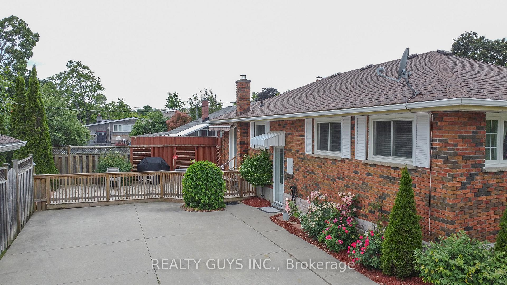 Photo 13 of 1066 Glebemount Crescent, Peterborough, Northcrest Ward 5 — HOMEH